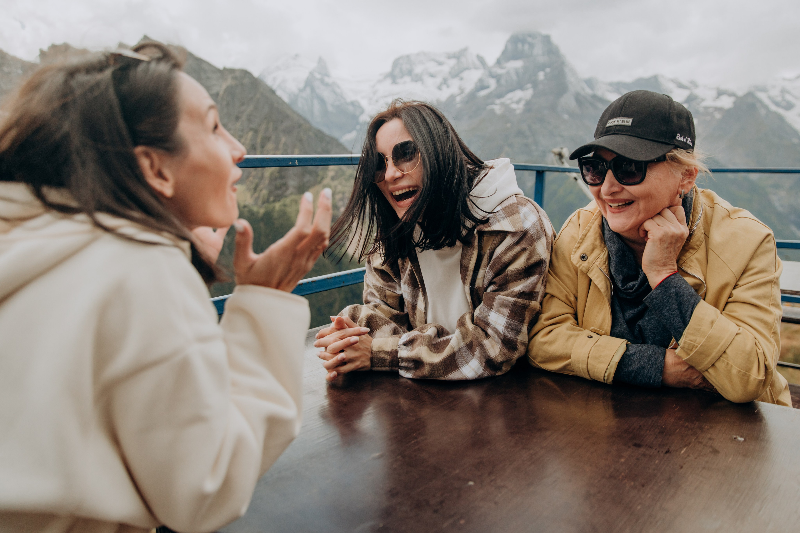 Юля с семьей, Домбай. Портфолио