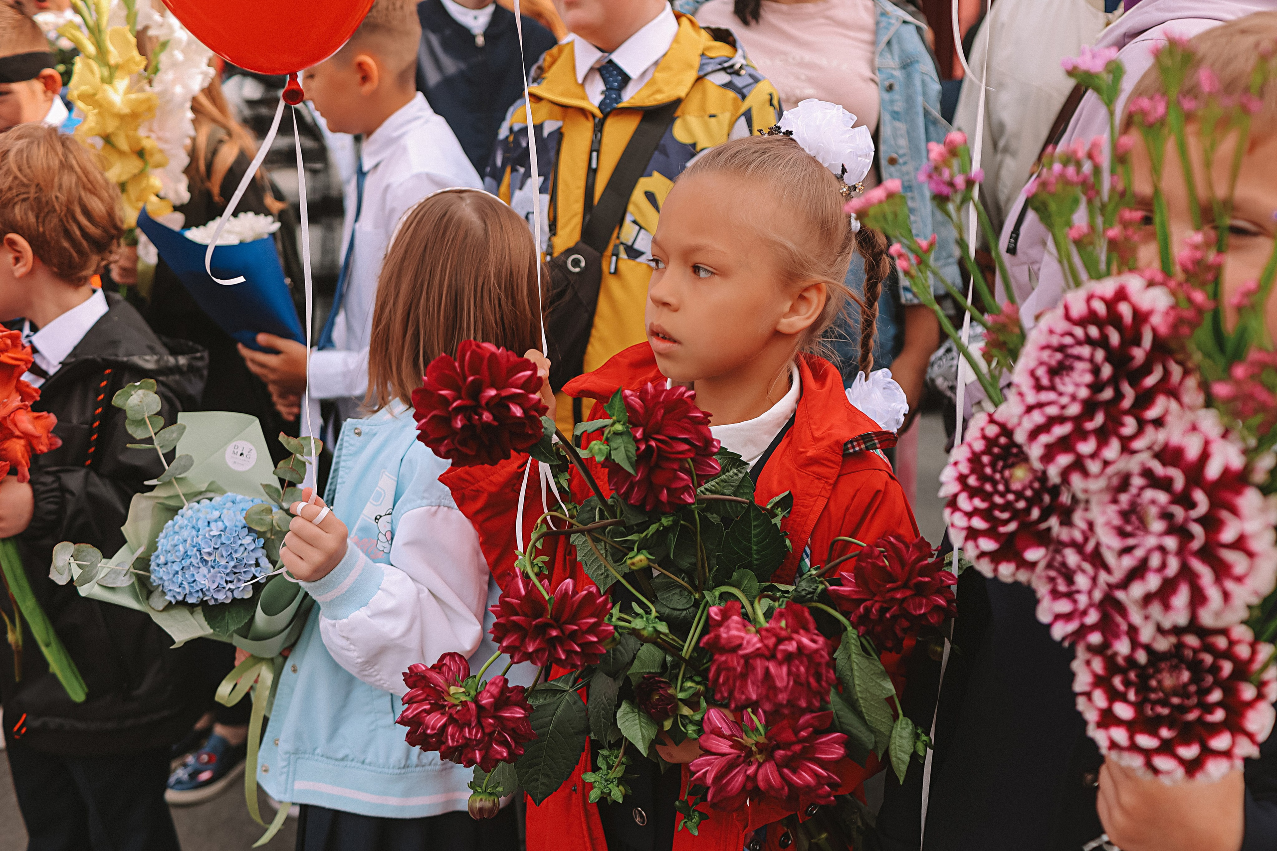 1 сентября линейка+кл час+портреты. Семейный фотограф Тюмень, фотограф на роды Салмина Мария