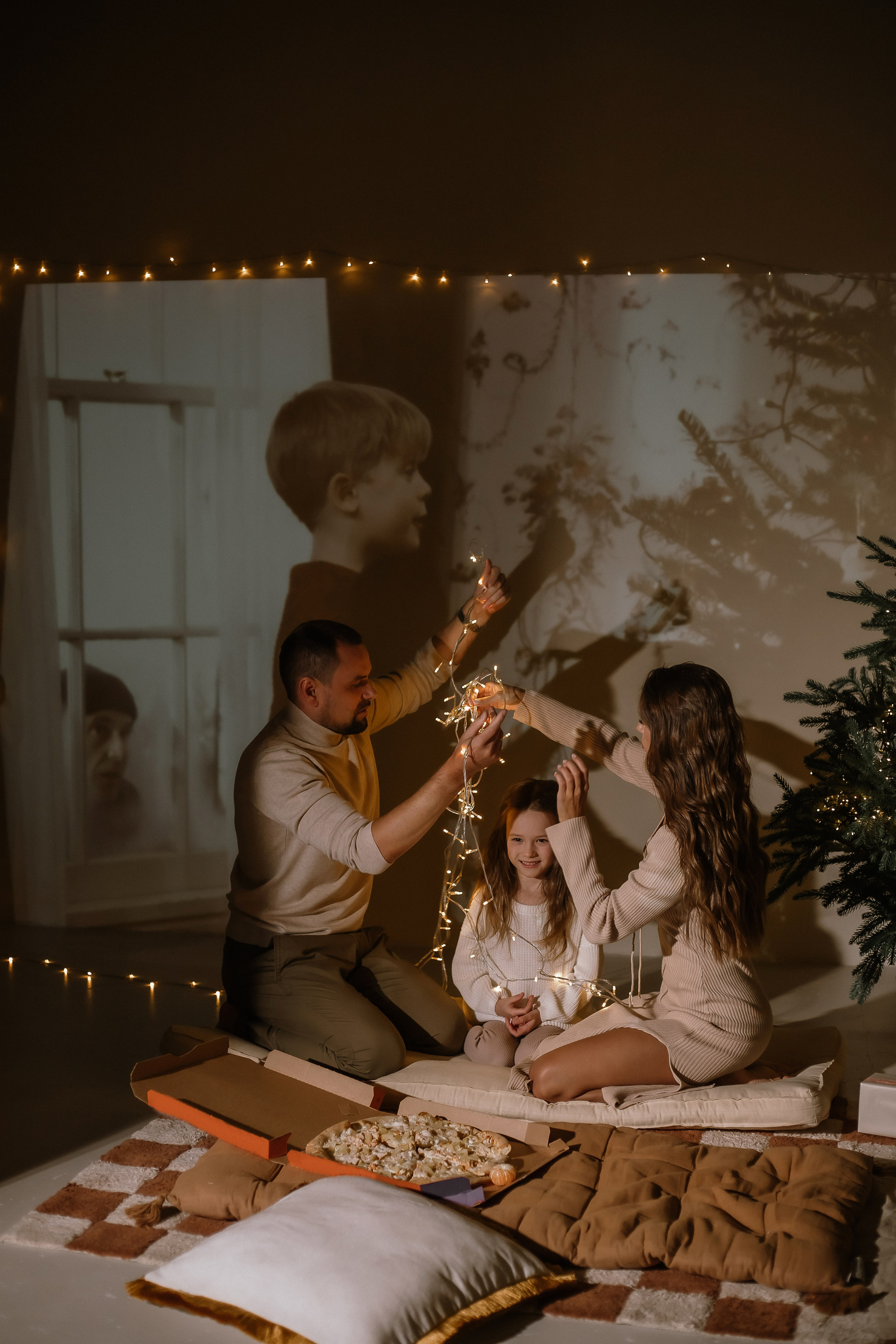 Семейная серия Анастасии вечером в студии, с проектором. Фотограф Екатеринубрг/Верхняя Пышма