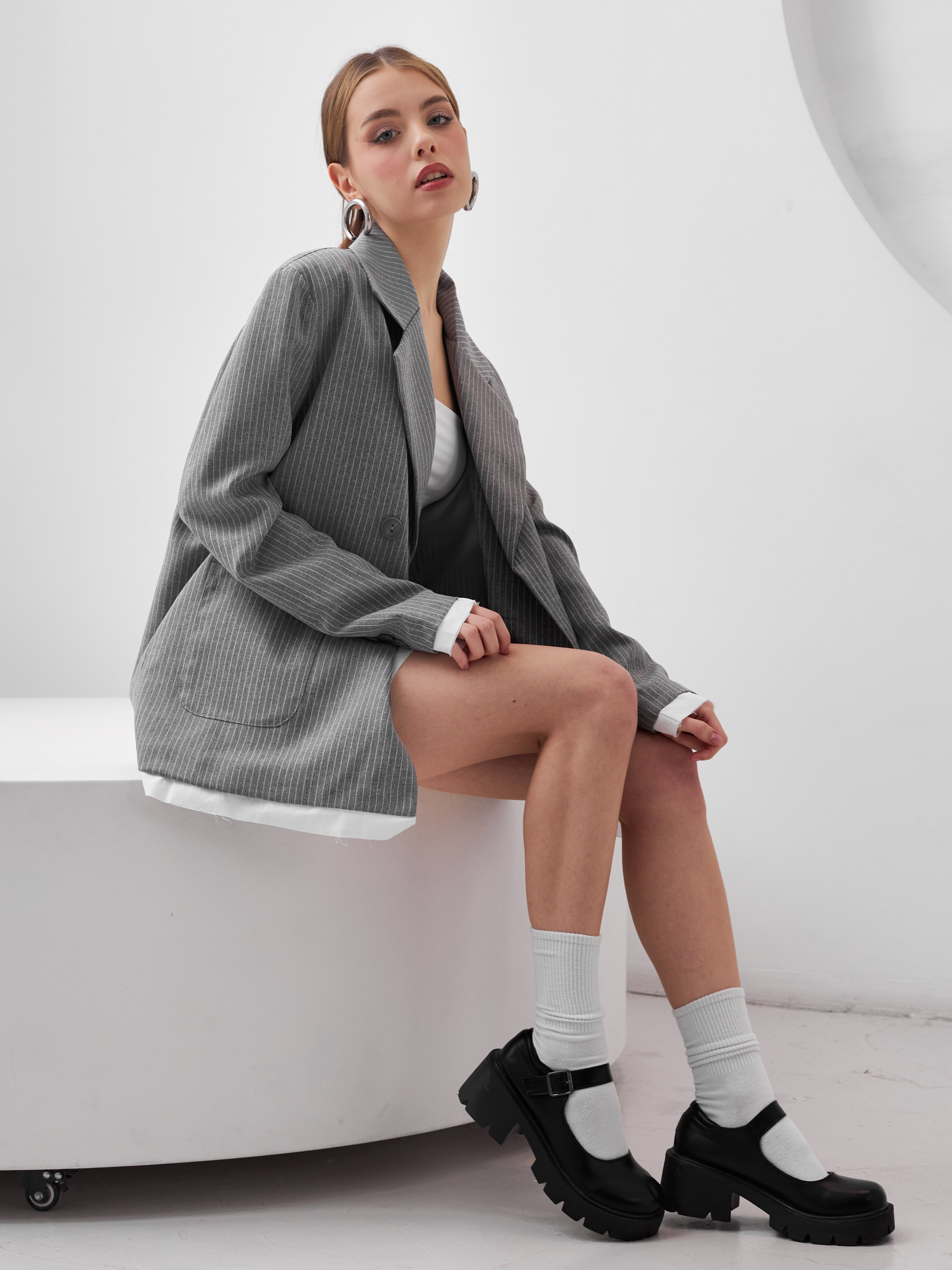 Фотосъемка костюма с юбкой пиджаком Екатеринбург Wildberries ВБ Ozon Озон фотосессия одежды Екб заказать цена фотосъемка товара WB костюмы. Фотограф Екатеринбург Анастасия Жерновская | Маркетплейсы и нейрофото