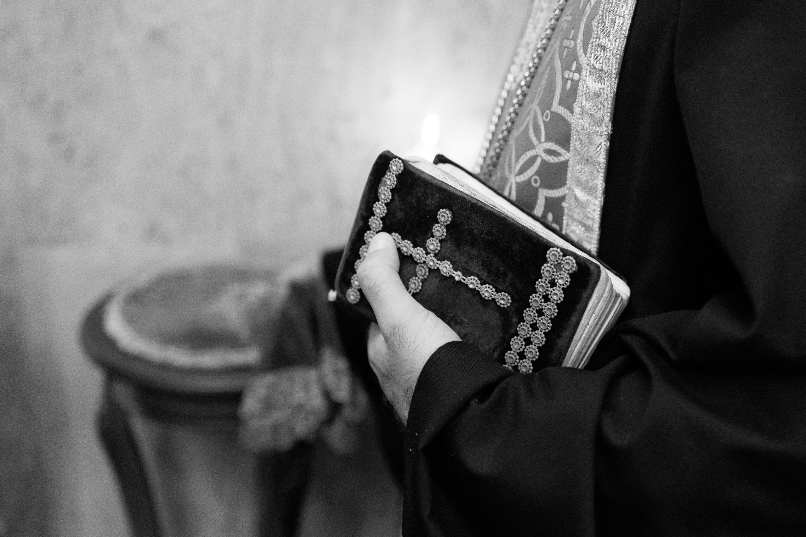 Фотосъёмка таинства крещения и крестин в городах Я фотограф снимающий венчания в городах Минеральные Воды, Пятигорск, Кисловодск, Ессентуки,. Репортажный и свадебный фотограф Пятигорск и КМВ