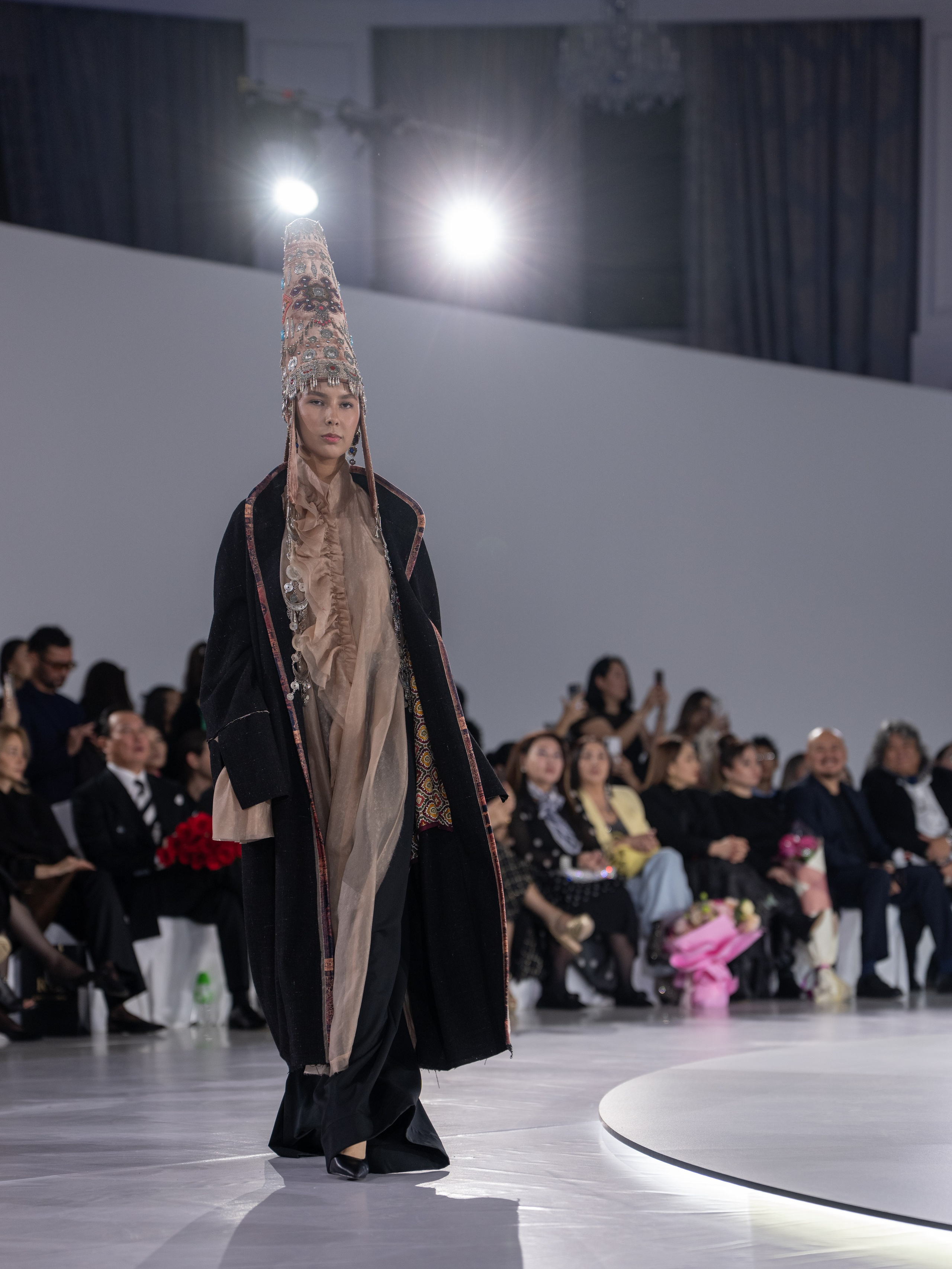 Дизайнер Aida Kaumenova. Сайт Алматинского НЮ АРТ, будуар и фэшн фотографа Дениса Карпенко