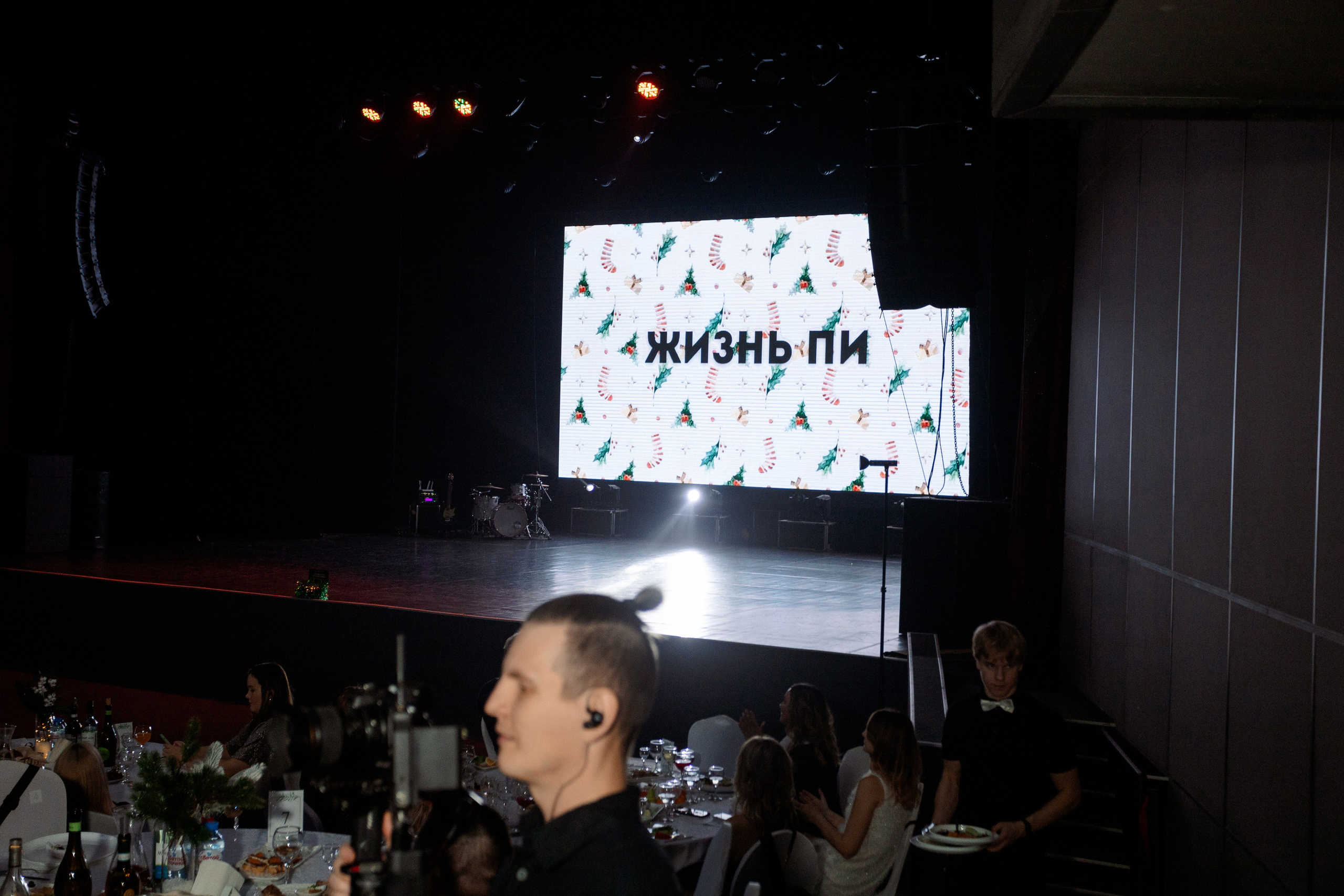 РЕПОРТАЖ: НОВЫЙ ГОД В ДК МЕТАЛЛУРГ. Профессиональный фотограф в Ижевске Леша Петров