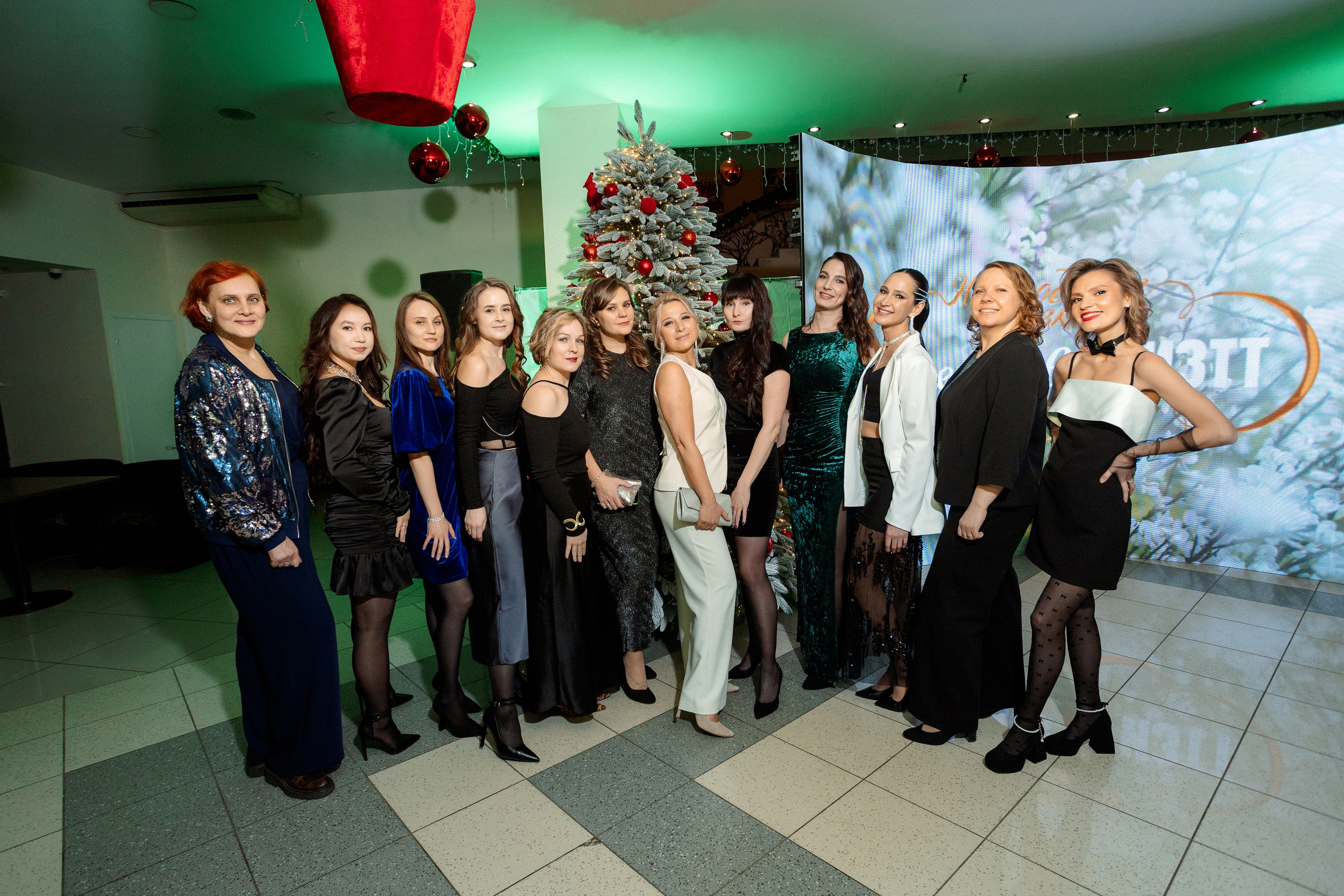 РЕПОРТАЖ: НОВЫЙ ГОД В ДК МЕТАЛЛУРГ. Профессиональный фотограф в Ижевске Леша Петров