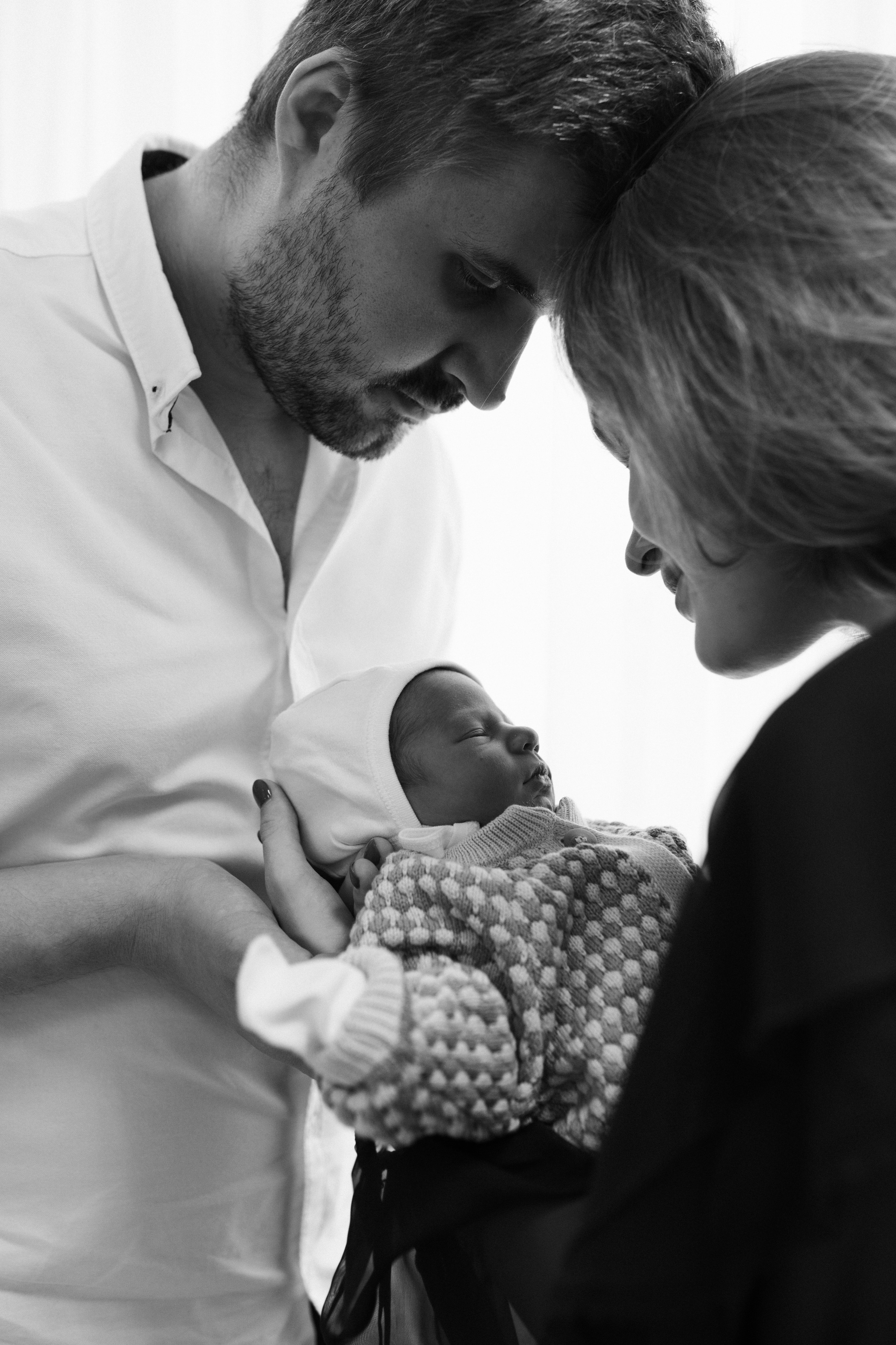 Фотограф на выписку из роддома в Краснодаре, выписка из Екатерининского роддома, фотограф Яна Морева. Семейный фотограф в Краснодаре Яна Морева