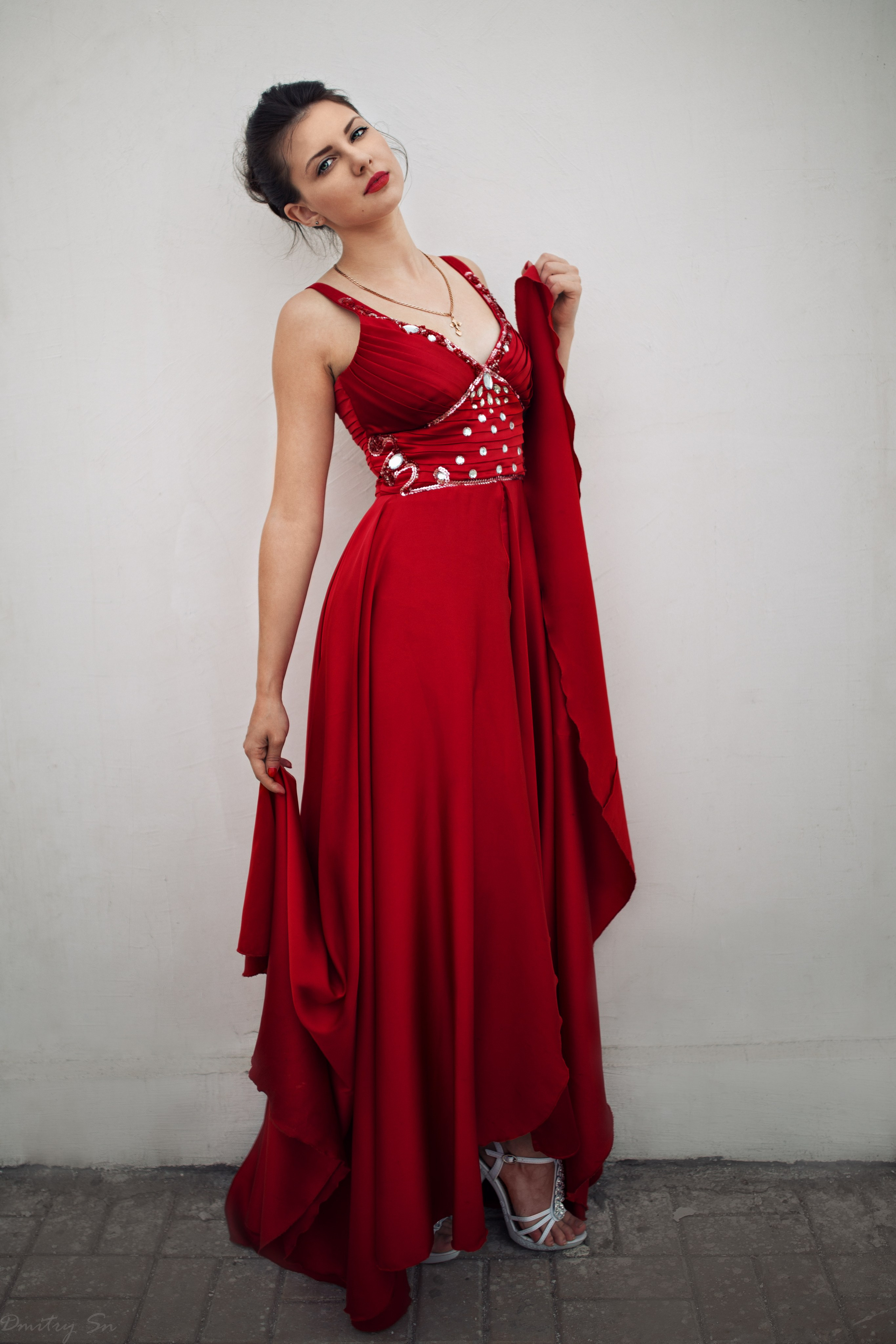 Фотосет на набережной Воронежа с Кристиной в красном платье в формате для «себя»