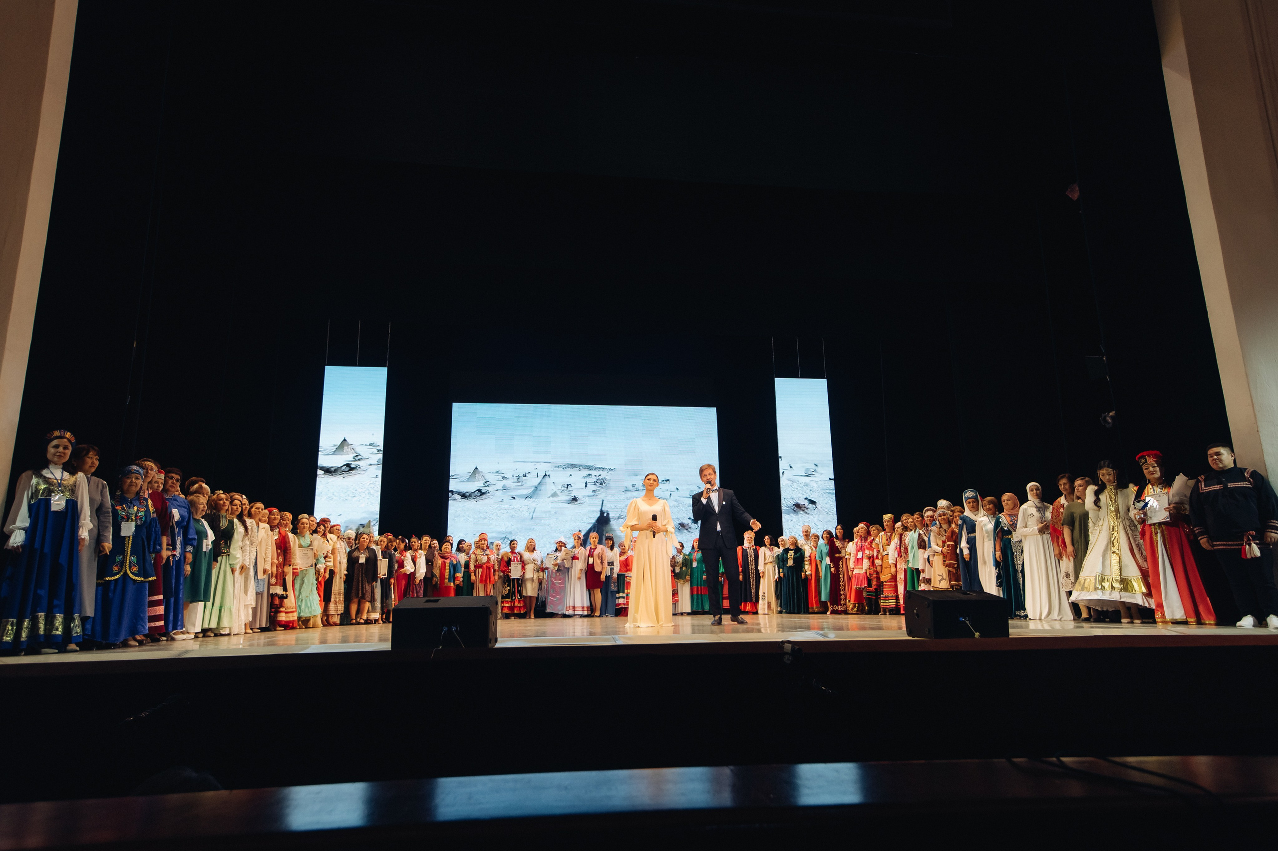 Лучший учитель родного языка и литературы 2025. Свадебный и семейный фотограф в Улан-Удэ