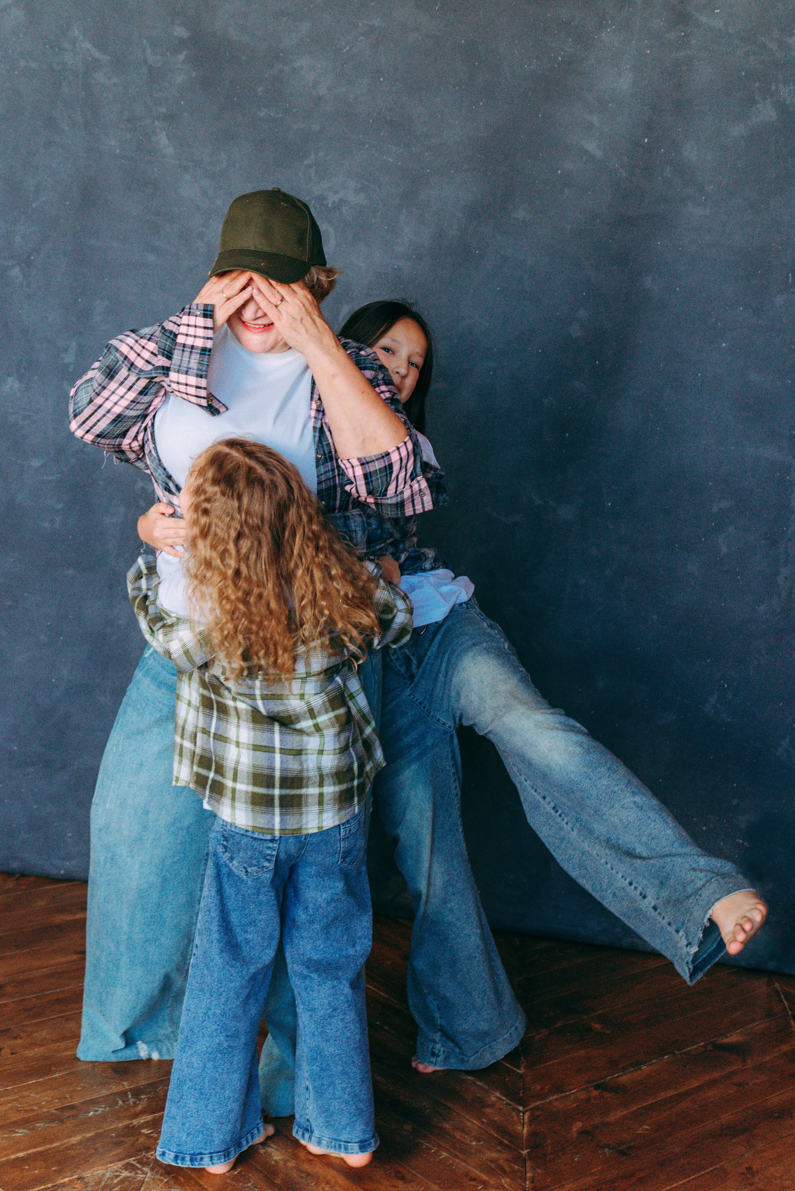 СВЕТЛАНА И ВНУЧКИ. Ольга Козлова фотограф Волгоград olkiny-fotki.ru