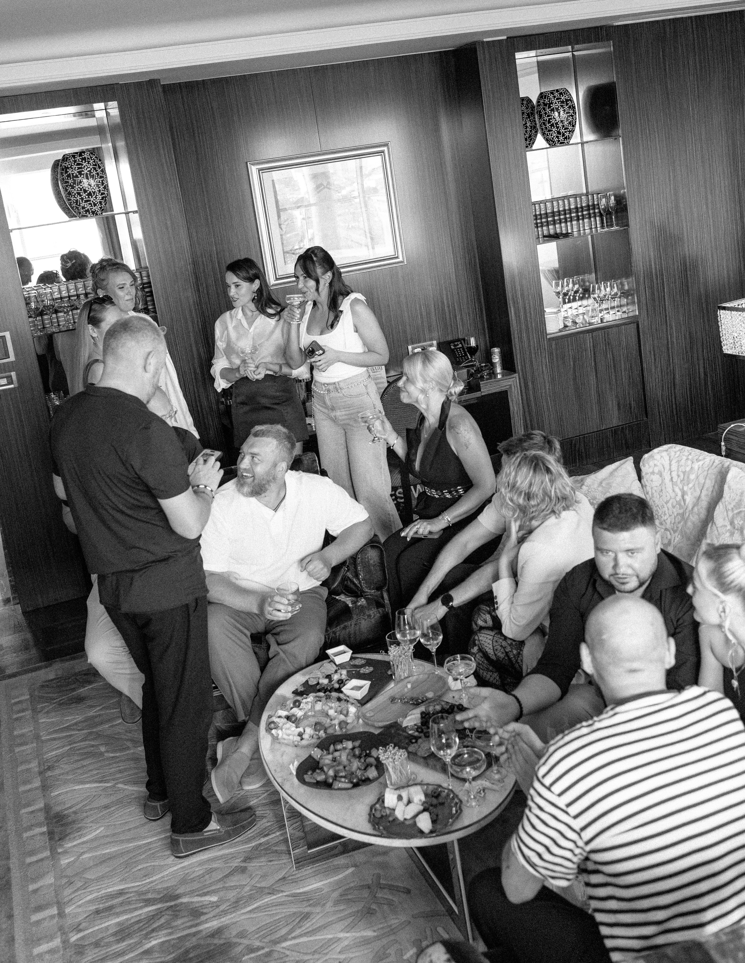 Вечер в кругу близких в отеле Continental. Свадебный фотограф в Москве Наталья Струкова