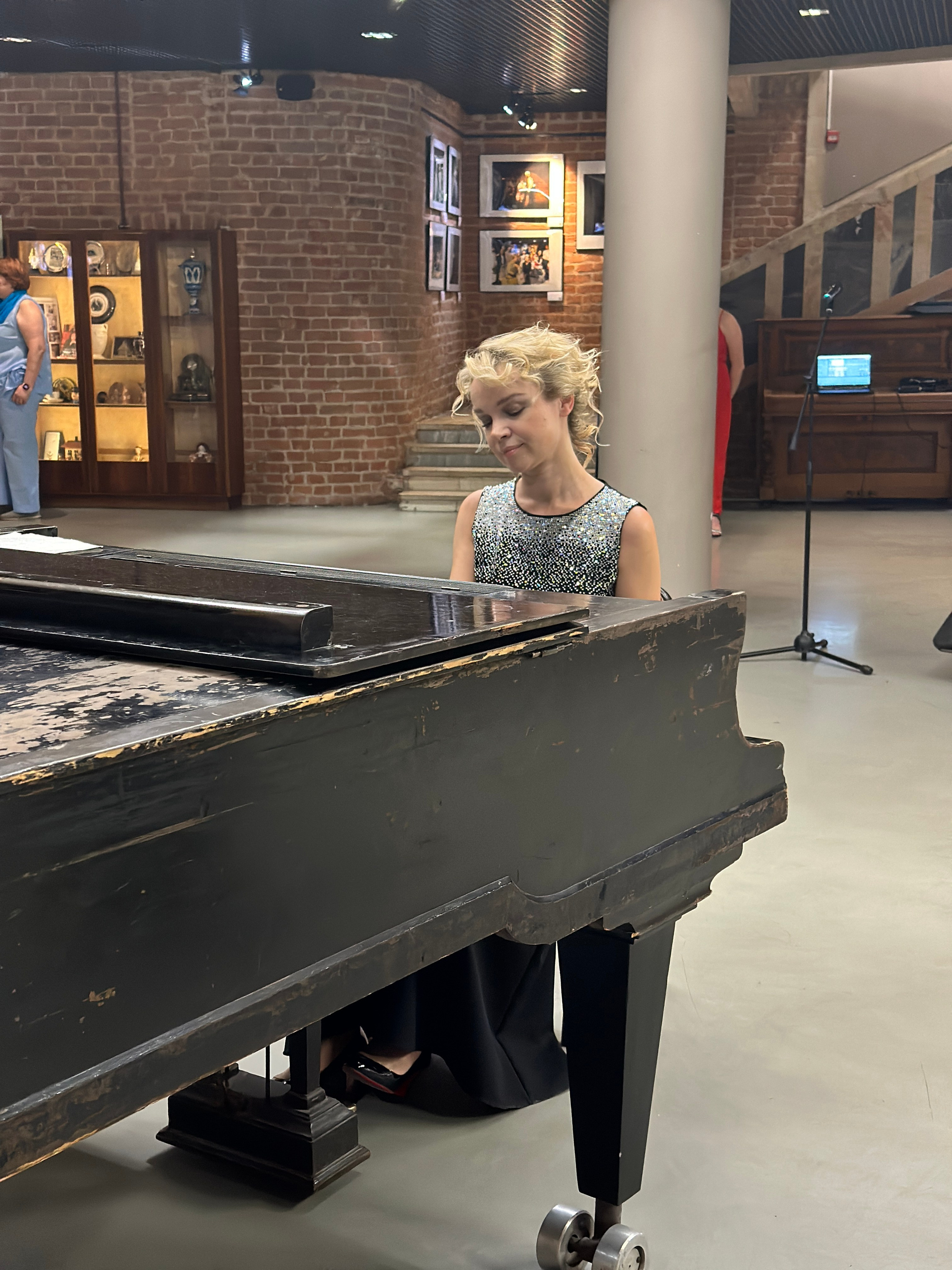 МОЛОДОЙ ТЕАТР. Reportage, architectural, fine art photographer Lena Melnikova in Moscow