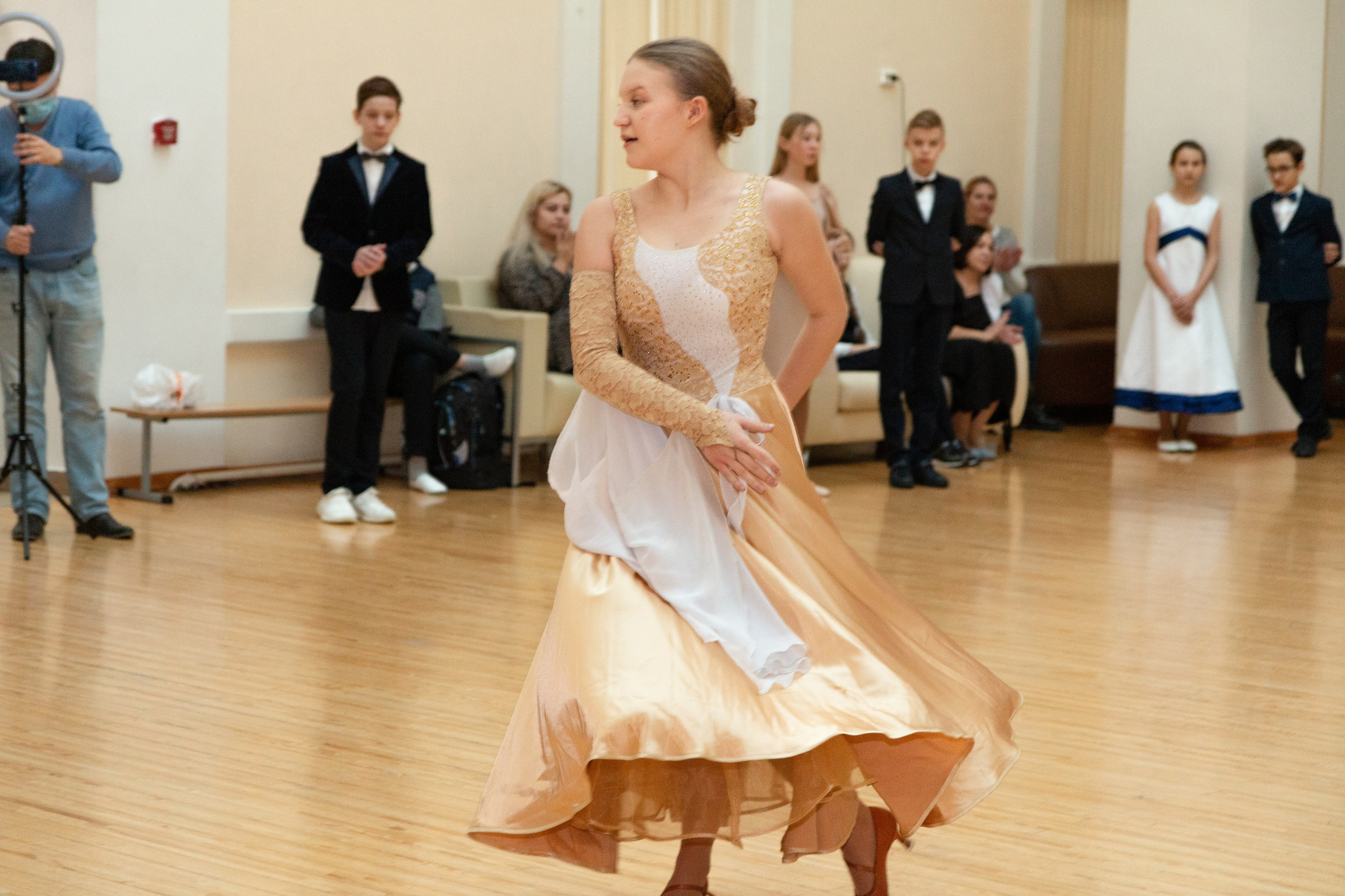 Съёмка в 9 гимназии города Екатеринбург. Предметный и репортажный фотограф Алексей Кротов