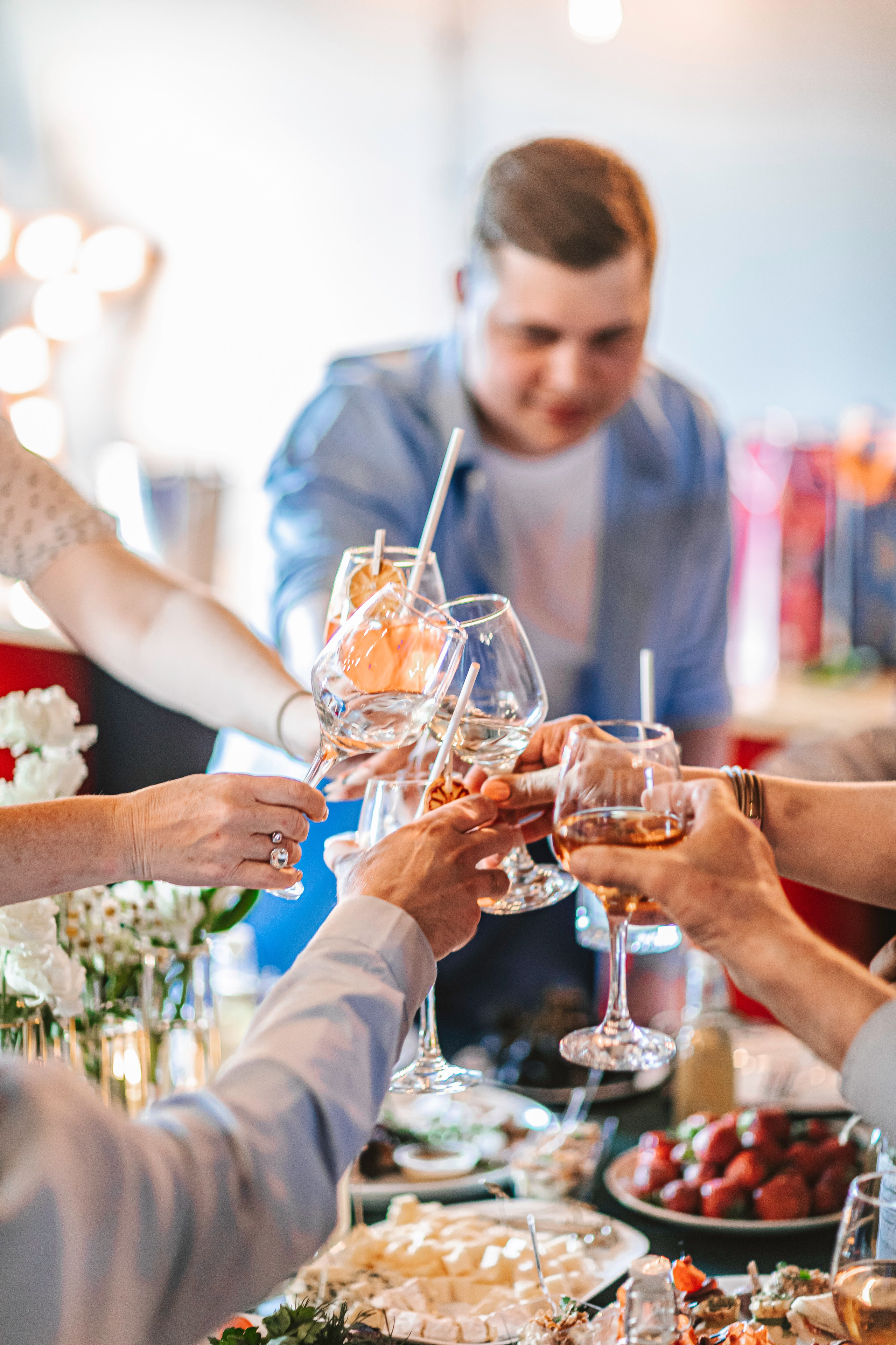 С ЛЮБОВЬЮ, ТИНДЕР