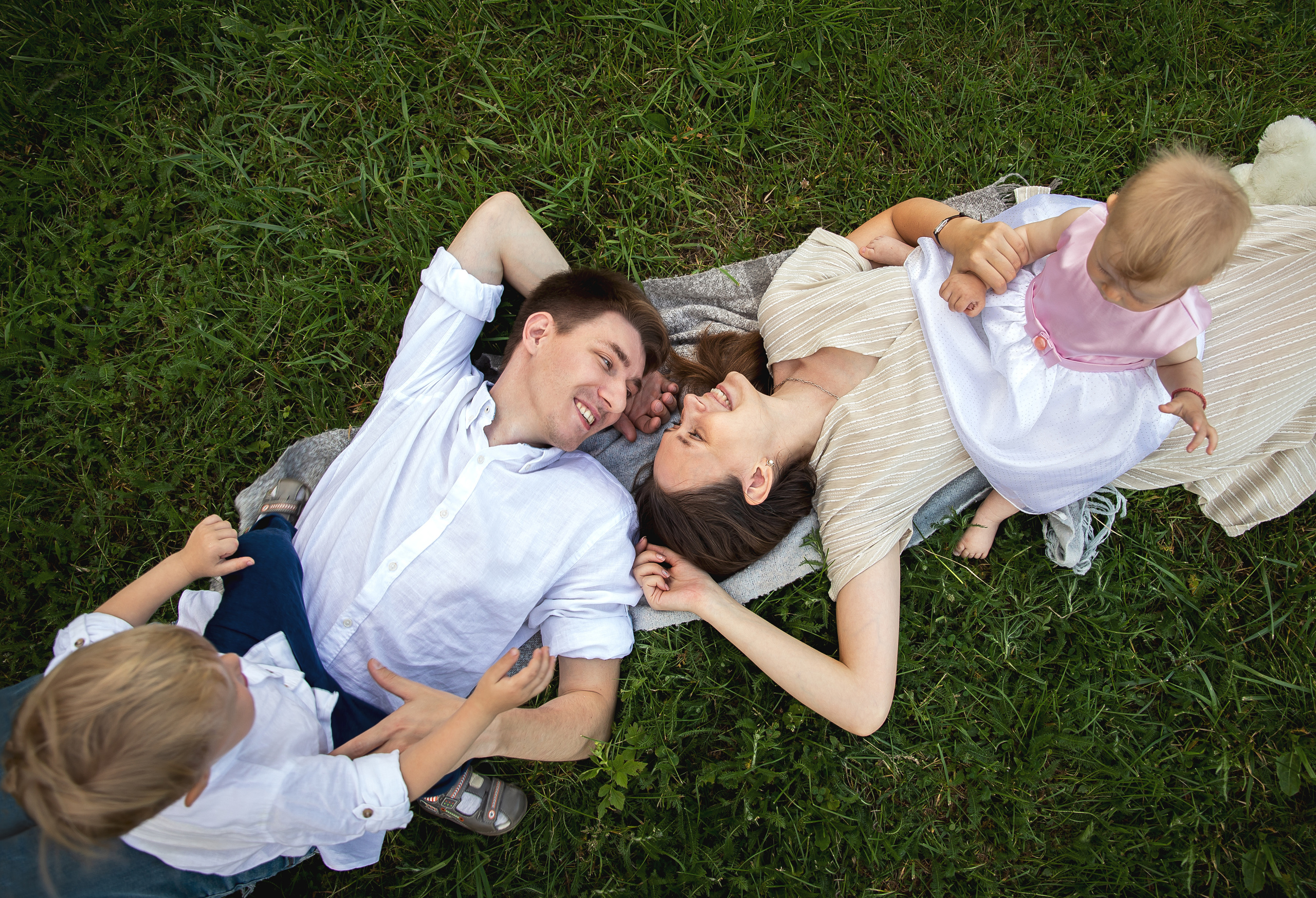 Павел, Маргарита, Егорка и маленькая Ульяна. Семейный фотограф в Москве Алёна Шестунова