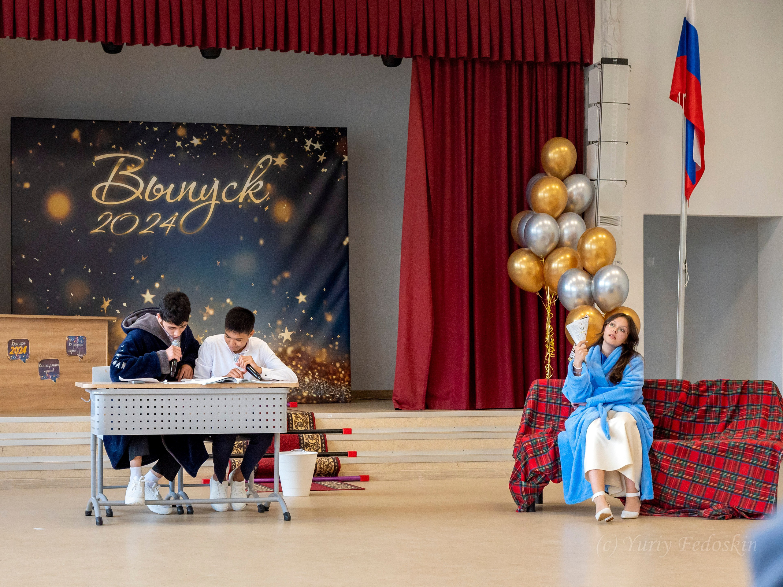 Репортаж о выпускном 9 классов в школе № 7 города Королёва, 26.06.24г. Профессиональный фотограф интерьеров в Москве Юрий Федоскин