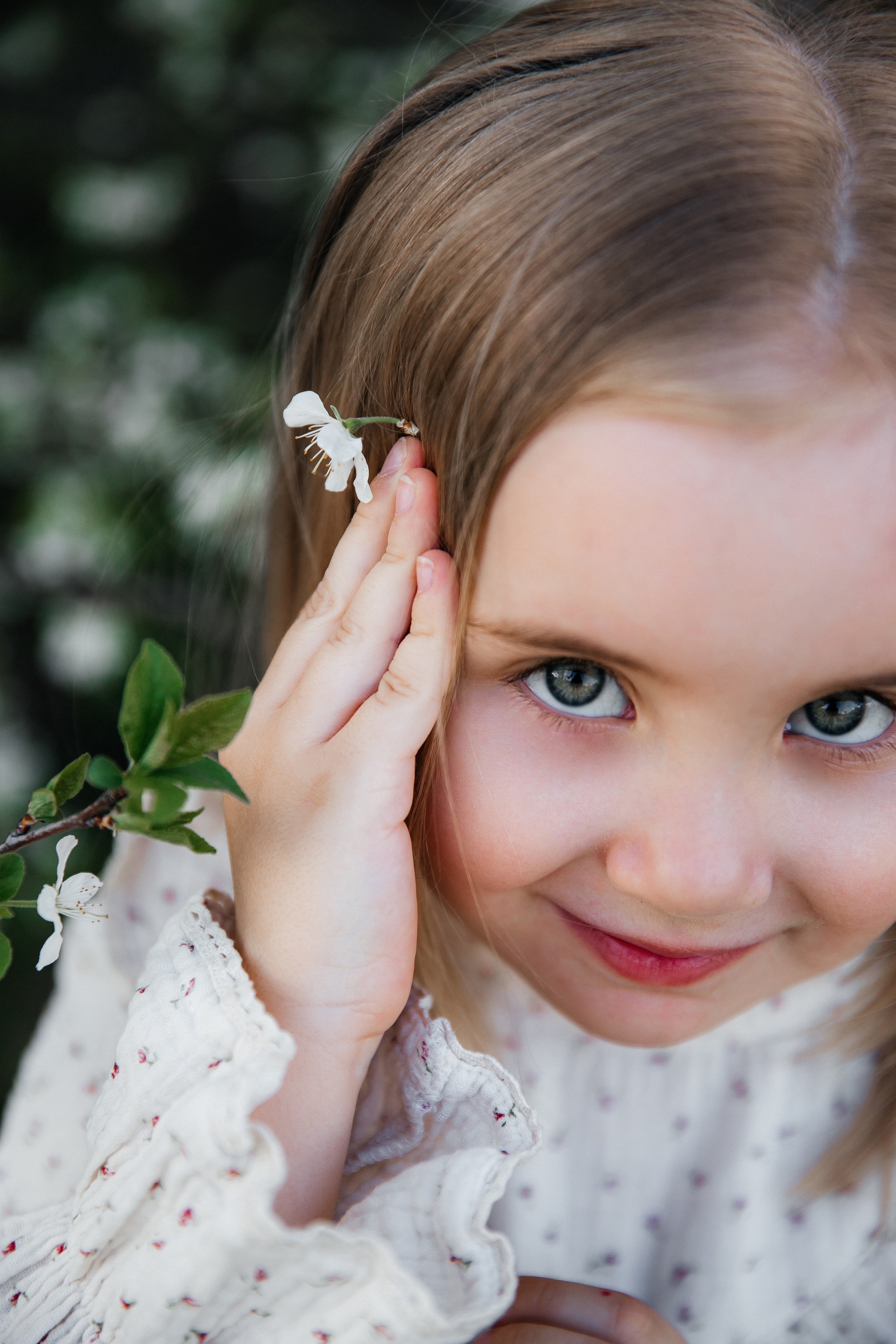 Катя и Маша в вишне. Семейный фотограф документалист в Пензе Лопатинская Татья
