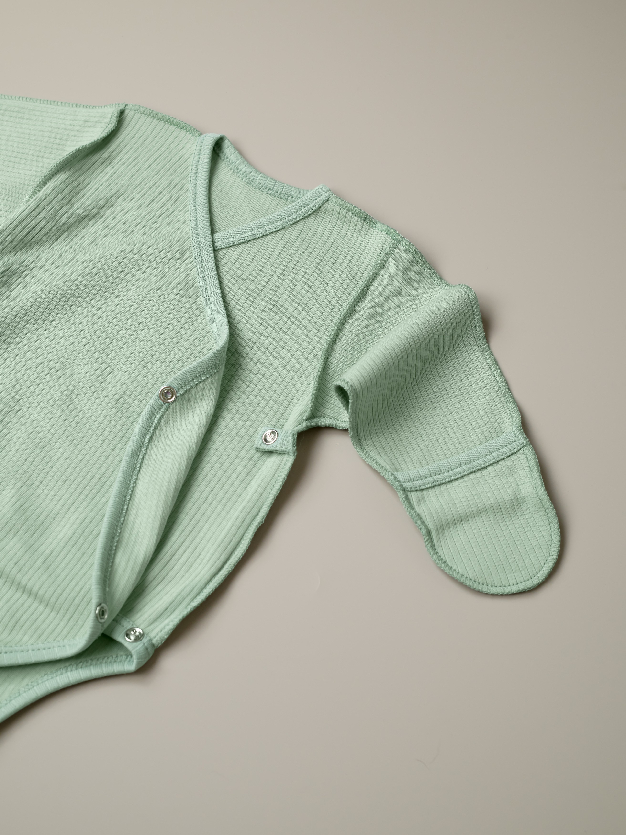 Одежда для детей. Предметный фотограф, инфографика и видео в Санкт-Петербурге