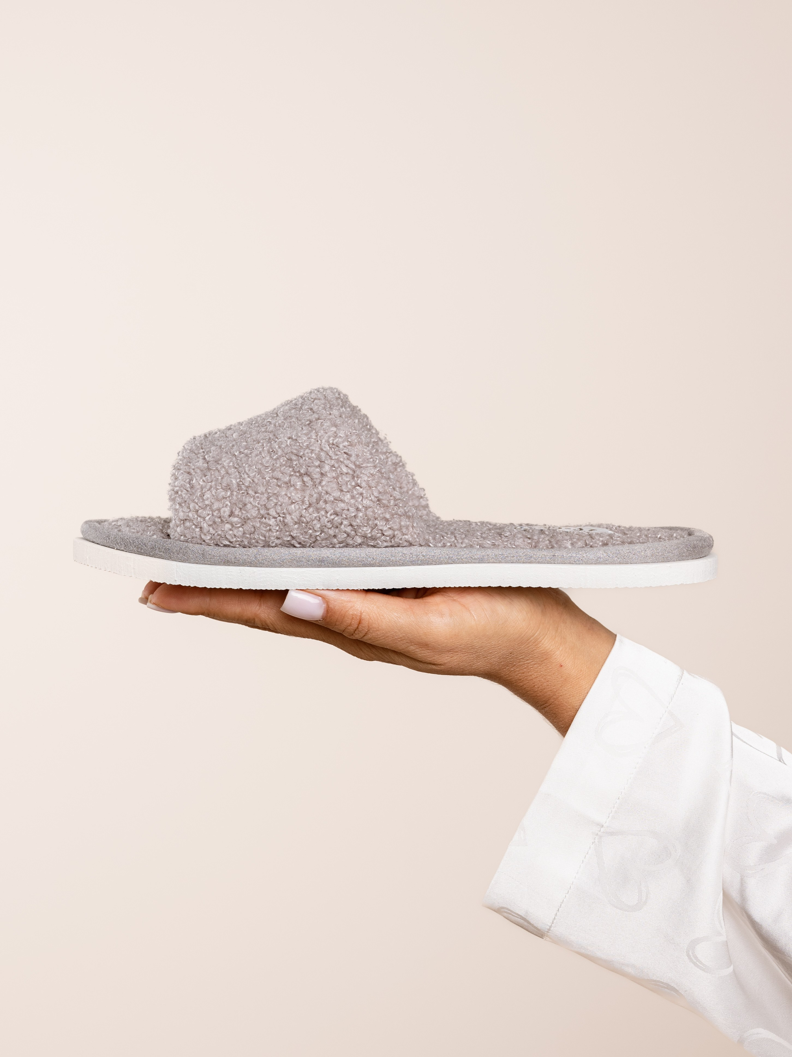 Тапочки. Предметный фотограф, фото для маркетплейсов Пятигорск, КМВ