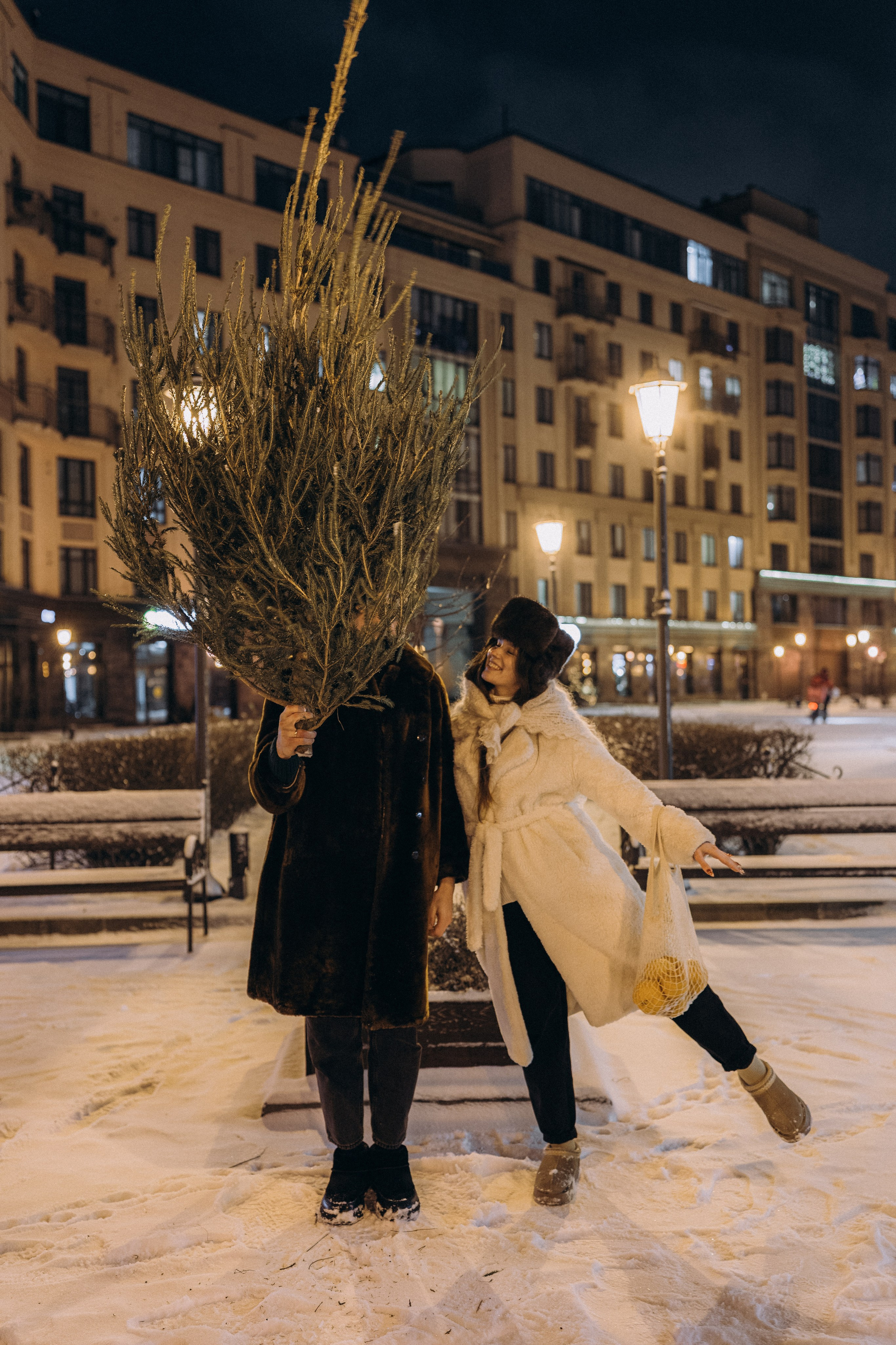 НОВОГОДНЯЯ ПРОГУЛКА ПАРЫ ПО ЧЕРНЫШЕВСКОЙ ПЕРЕД НОВЫМ ГОДОМ. Профессиональный фотограф, Санкт-Петербург — Виктория Богомолова