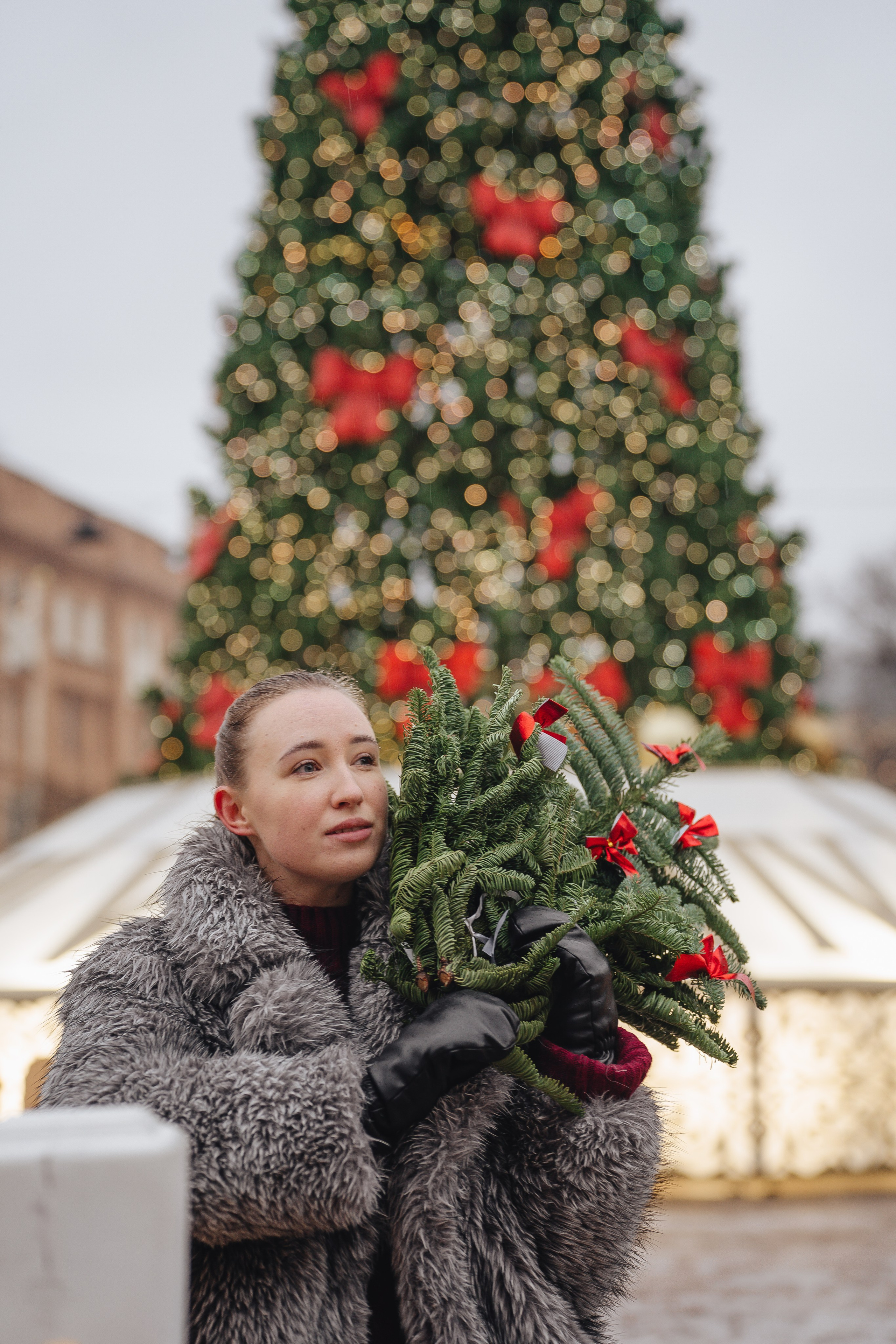 ПРОГУЛКА НА МАНЕЖНОЙ ПЛОЩАДИ ДЛЯ ДЕВУШКИ ПЕРЕД НОВЫМ ГОДОМ (НОВОГОДНЯЯ ФОТОСЕССИИЯ НА МАНЕЖНОЙ ПЛОЩАДИ). Профессиональный фотограф, Санкт-Петербург — Виктория Богомолова