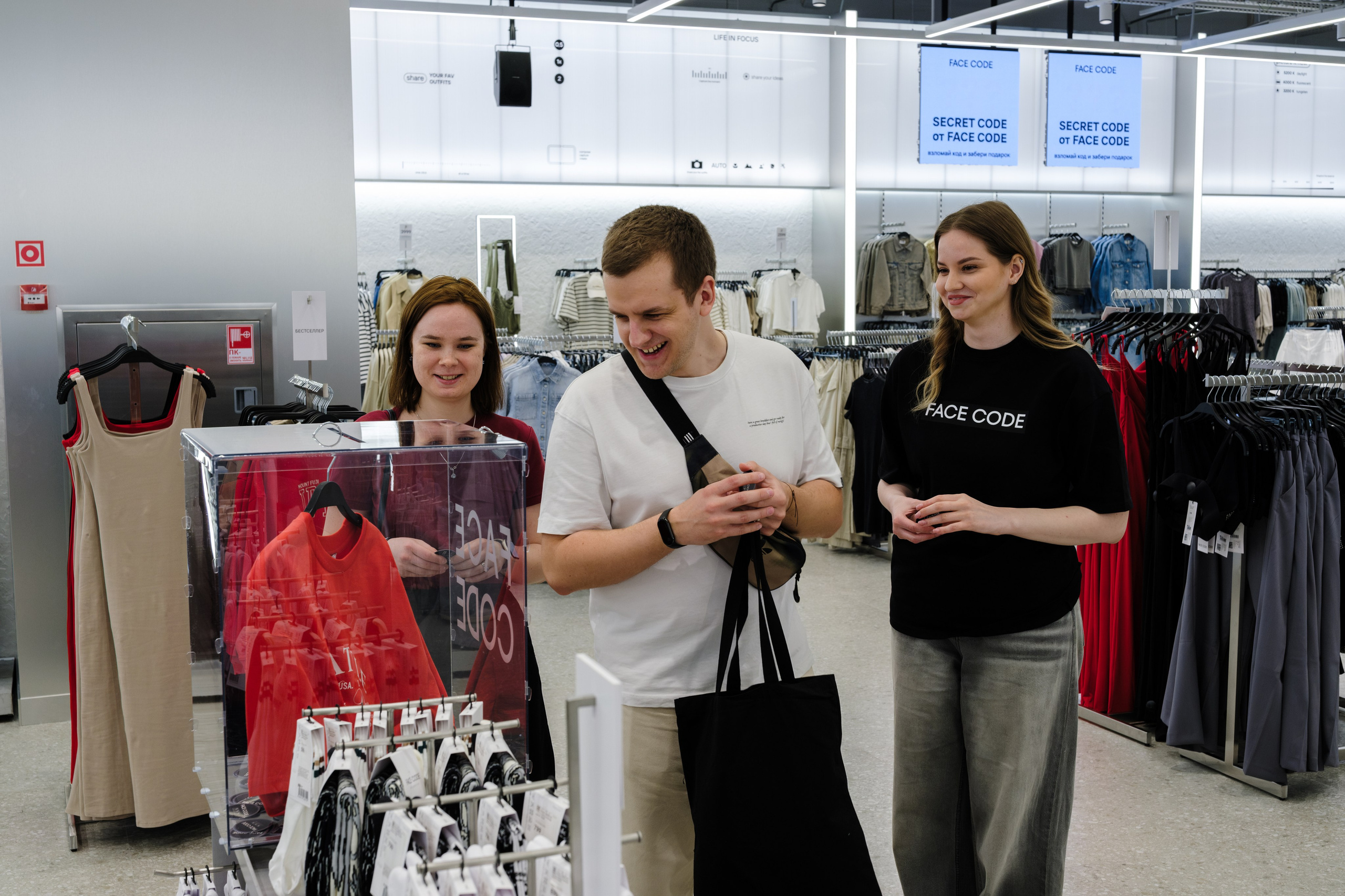 Открытие FACECODE. Репортажный и портретный фотограф в Москве Илья Спиридонов