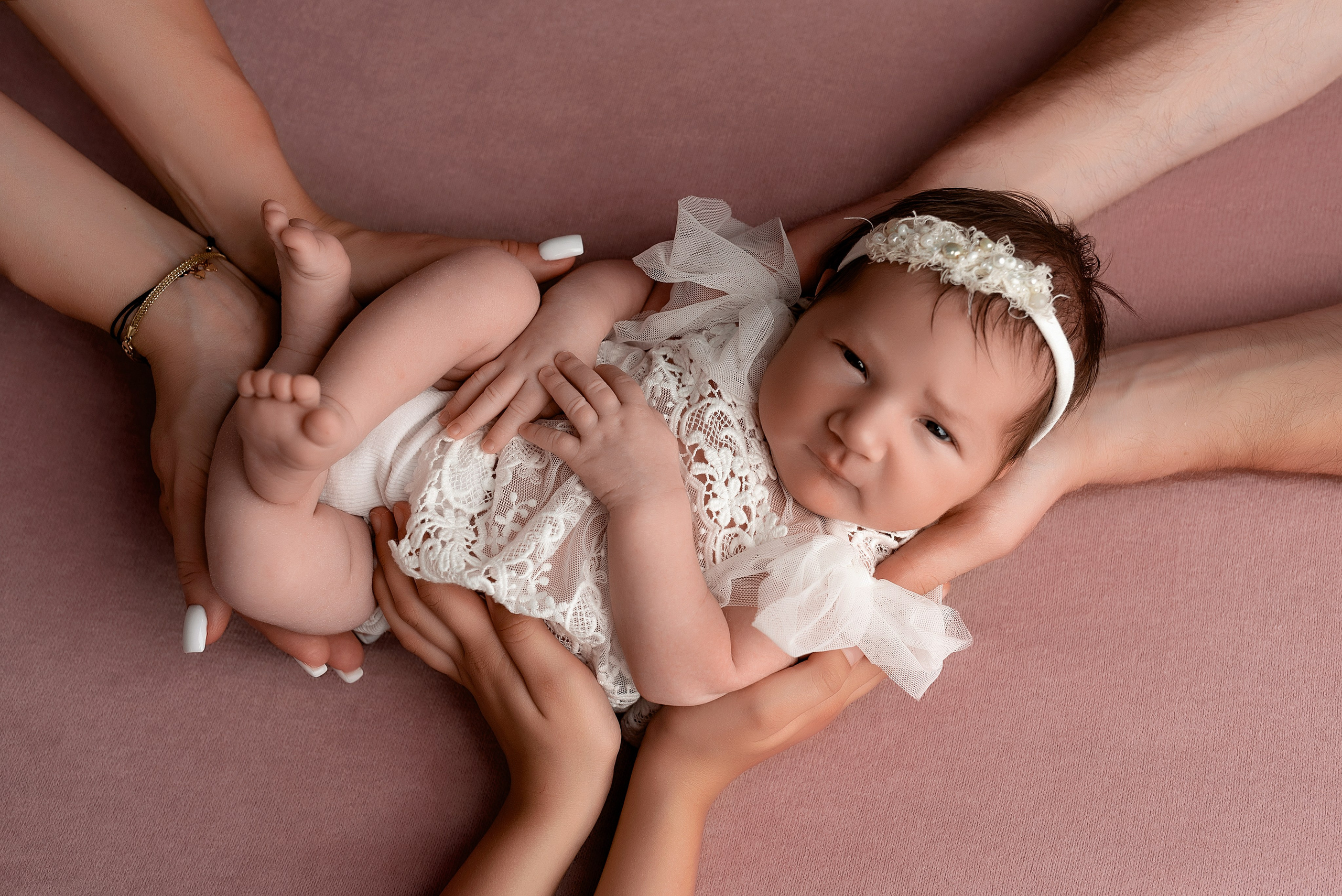 Новорождённые девочки. Детский фотограф новорождённых в Минске Боровик Екатерина