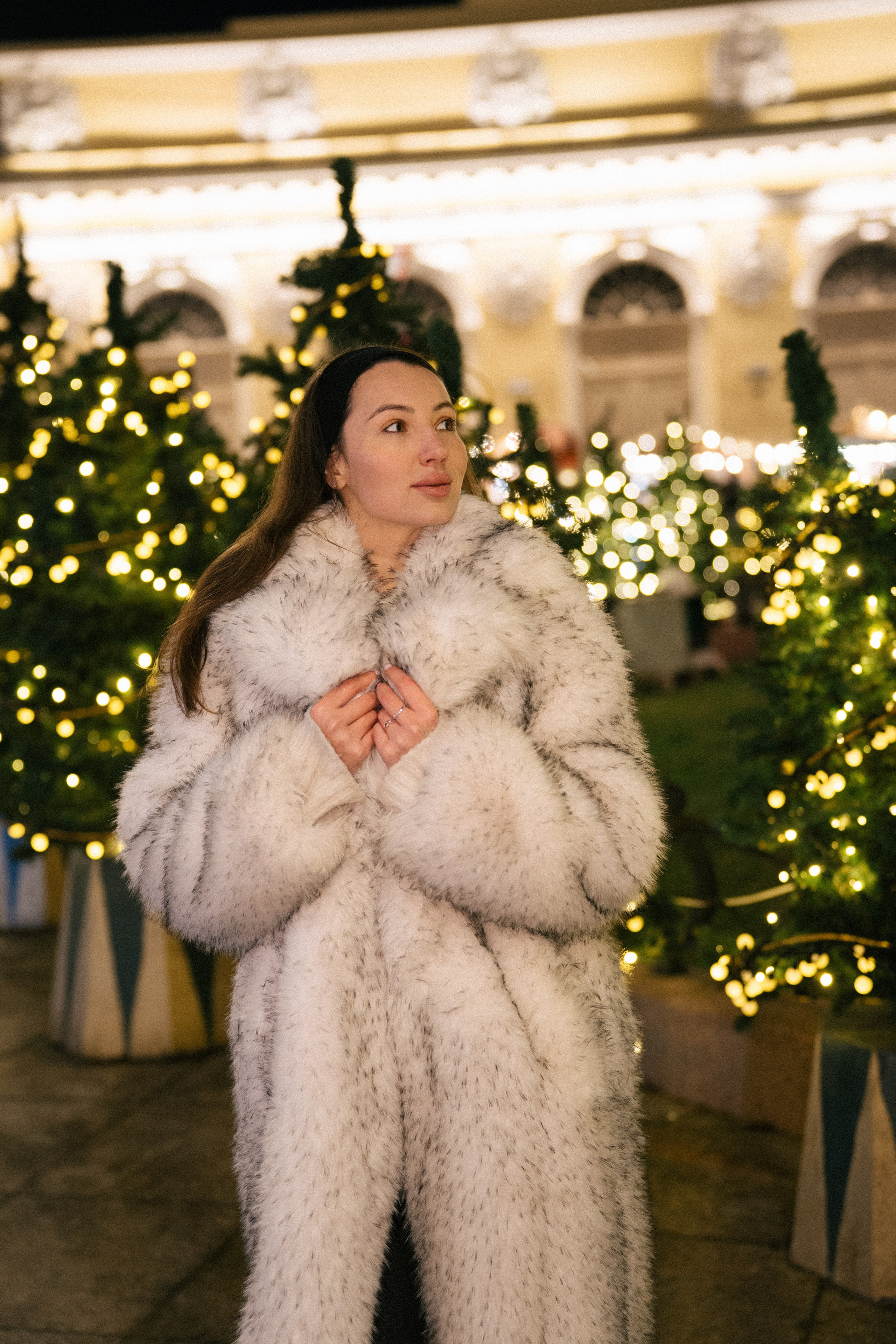 ПРОГУЛКА НА МАНЕЖНОЙ ПЛОЩАДИ ДЛЯ ДЕВУШКИ ПЕРЕД НОВЫМ ГОДОМ (НОВОГОДНЯЯ ФОТОСЕССИИЯ НА МАНЕЖНОЙ ПЛОЩАДИ). Профессиональный фотограф, Санкт-Петербург — Виктория Богомолова