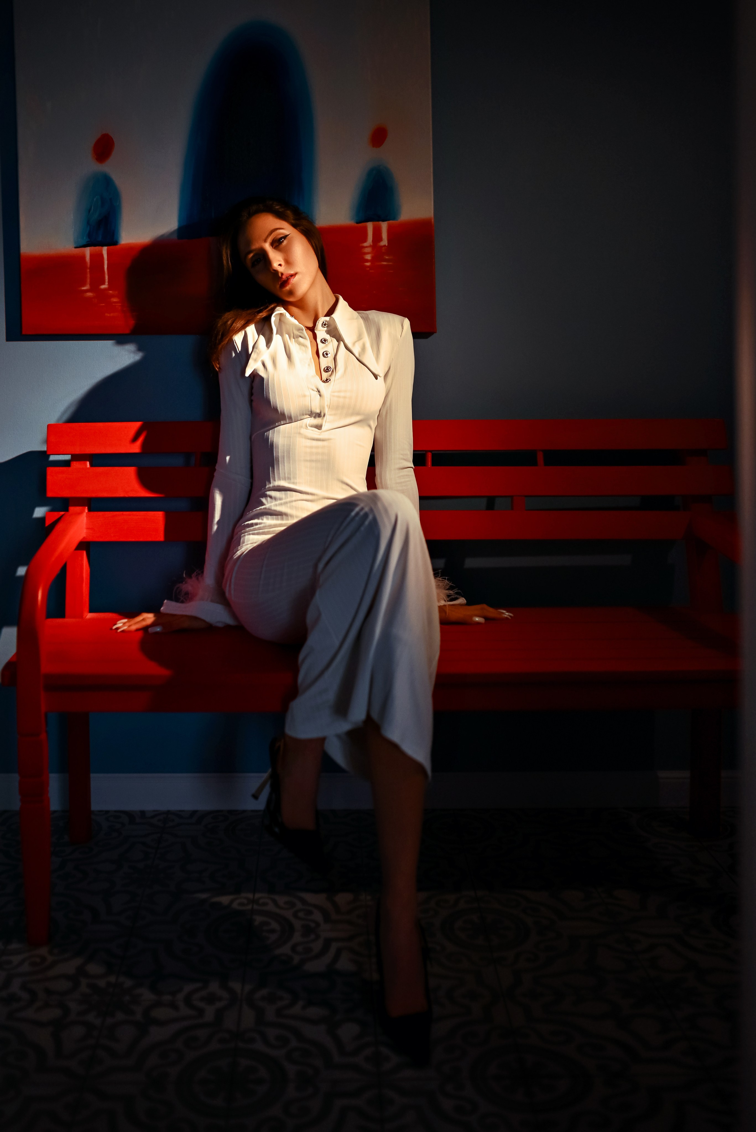 Фотосессия с контрастным светом в квартире