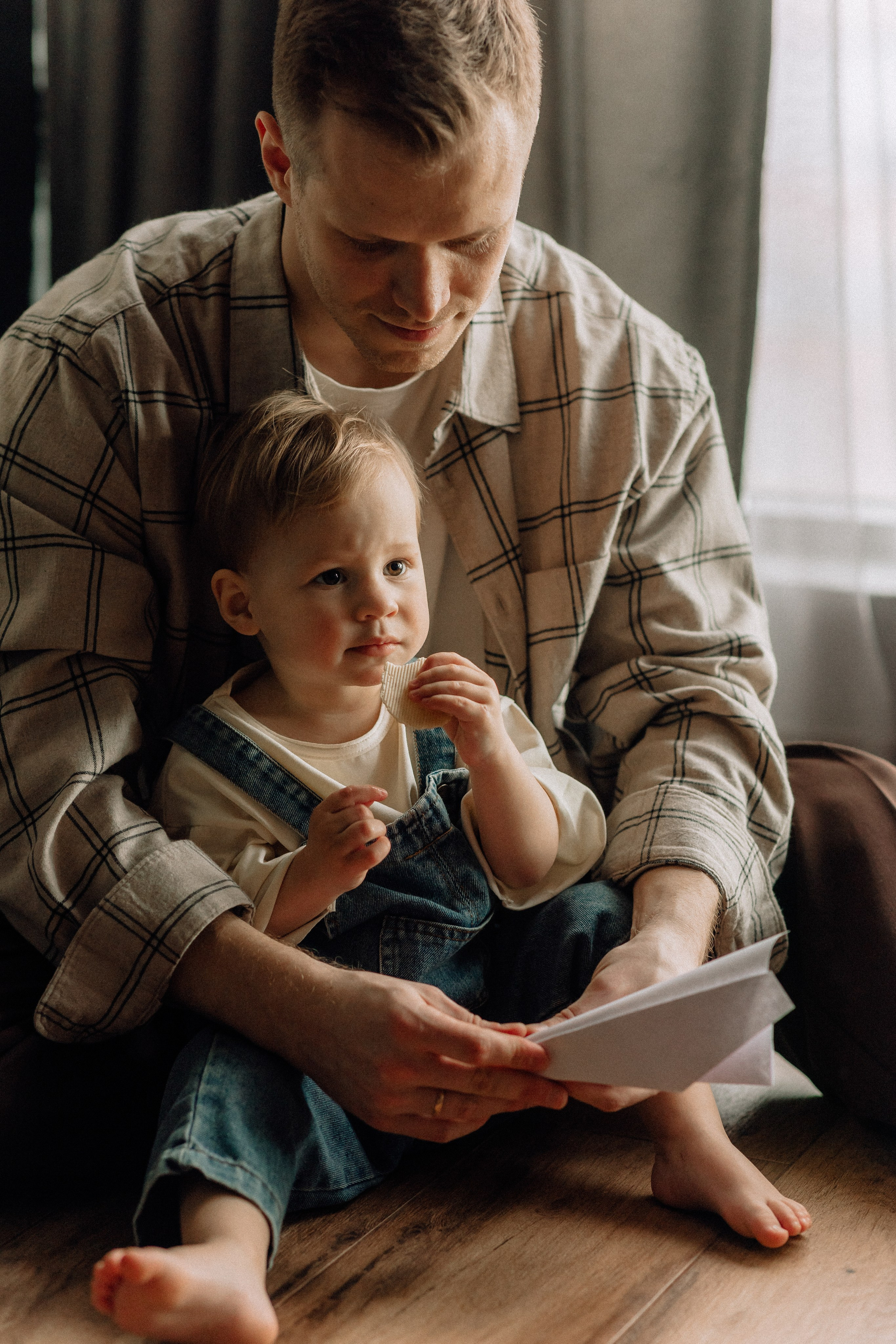 Звонко смеялись