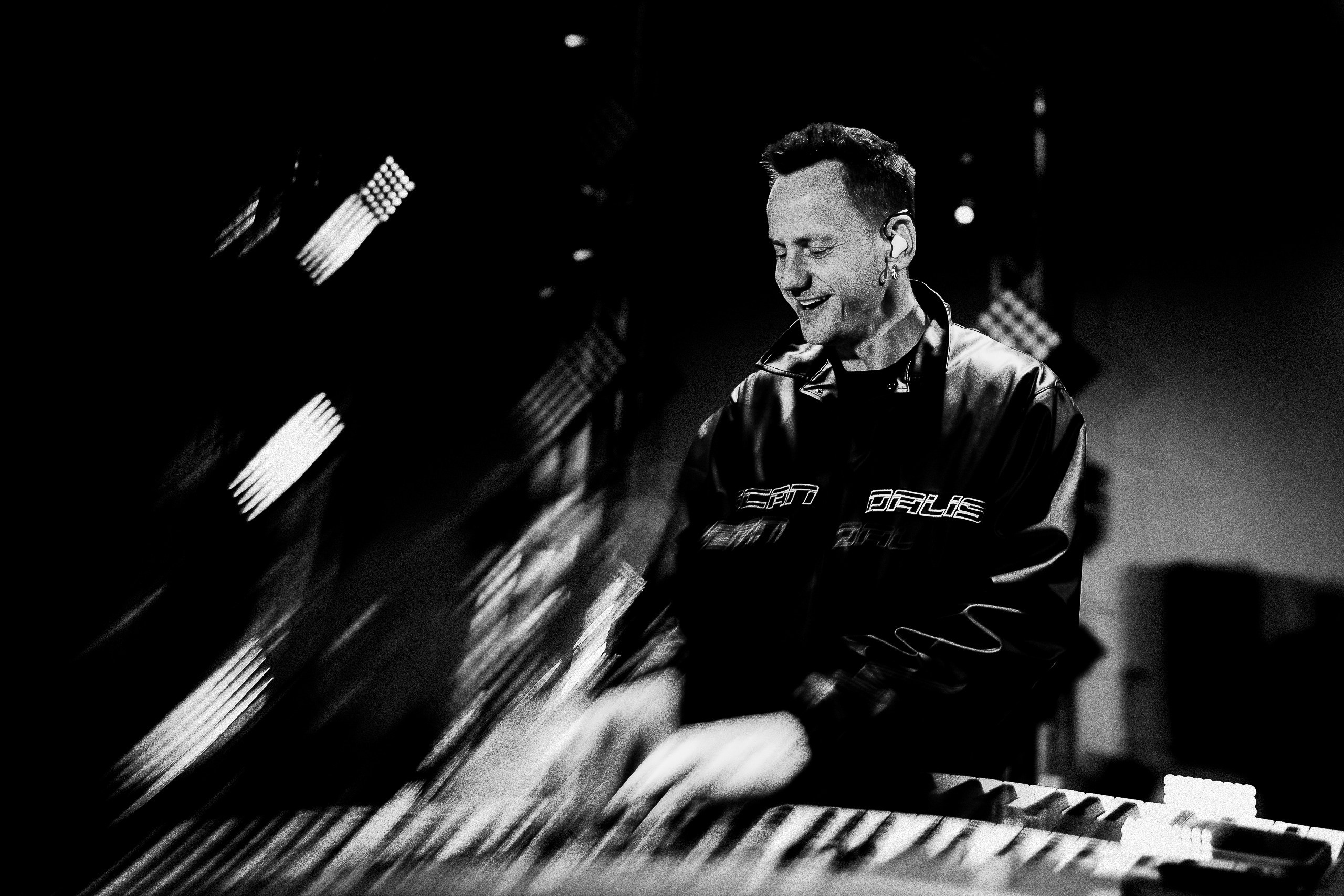 Концерт группы Uma2rman, 27.09.25, СК Лужники. Репортажный фотограф в Москве. Атмосферный кадры вашего события.