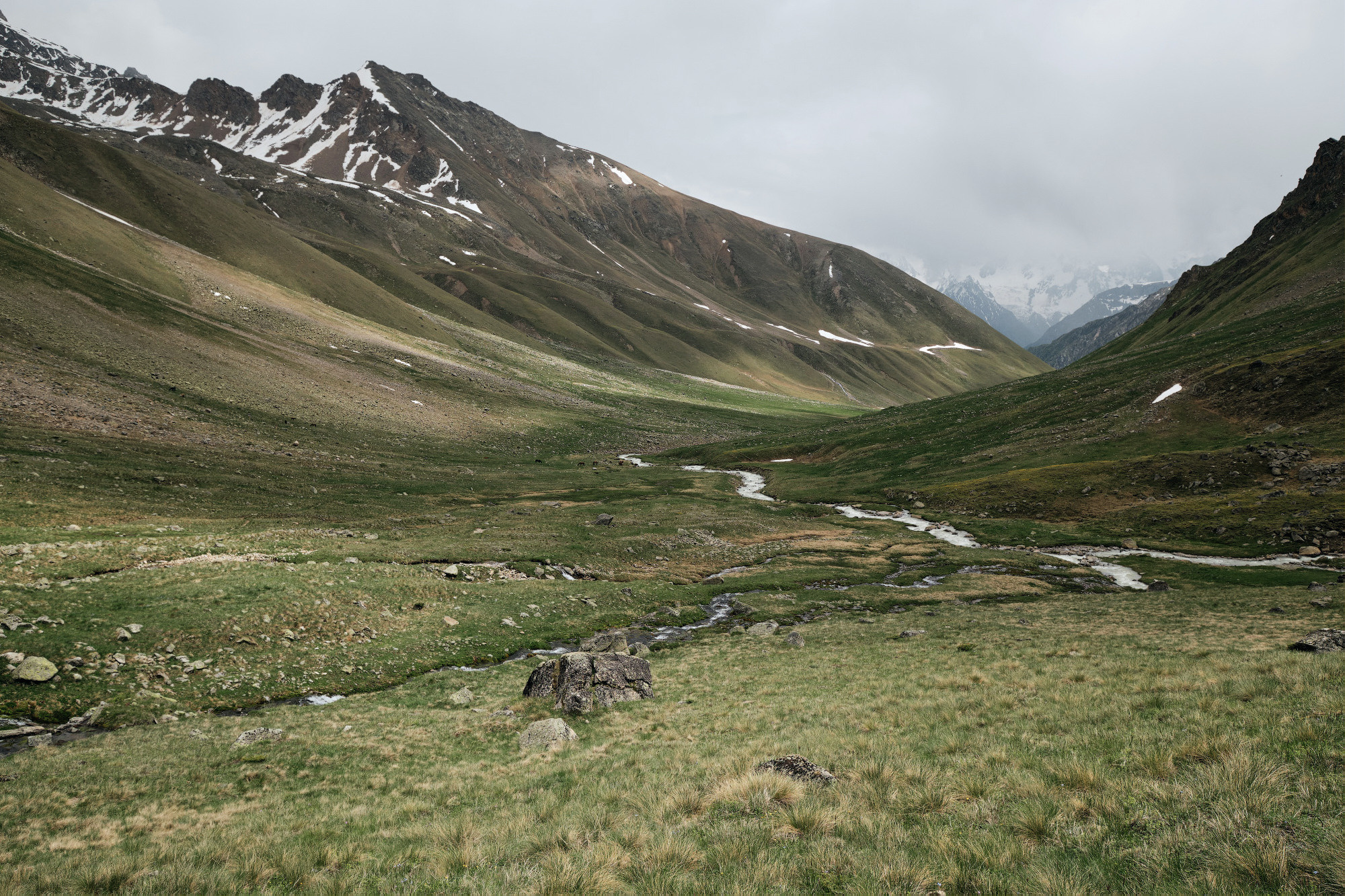 Эльбрус с востока. Июнь 2019 года. Репортажный фотограф Дмитрий Литвинский. Минск, Беларусь, мир