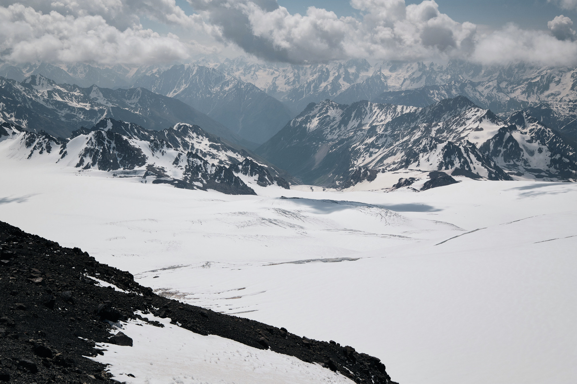 Эльбрус с востока. Июнь 2019 года. Репортажный фотограф Дмитрий Литвинский. Минск, Беларусь, мир