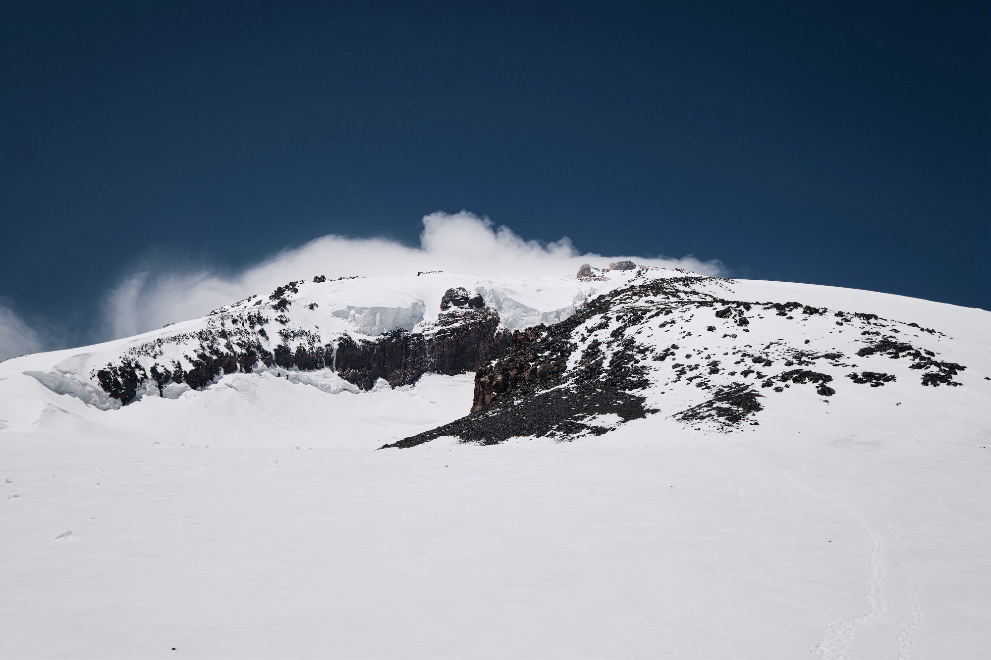 Эльбрус с востока. Июнь 2019 года. Репортажный фотограф Дмитрий Литвинский. Минск, Беларусь, мир