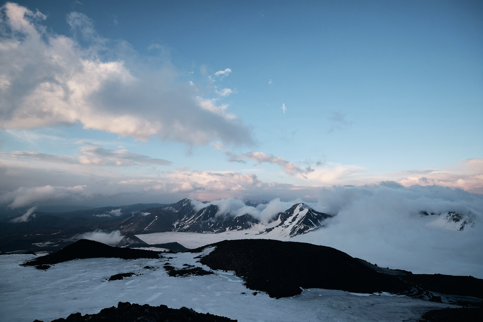 Эльбрус с востока. Июнь 2019 года. Репортажный фотограф Дмитрий Литвинский. Минск, Беларусь, мир
