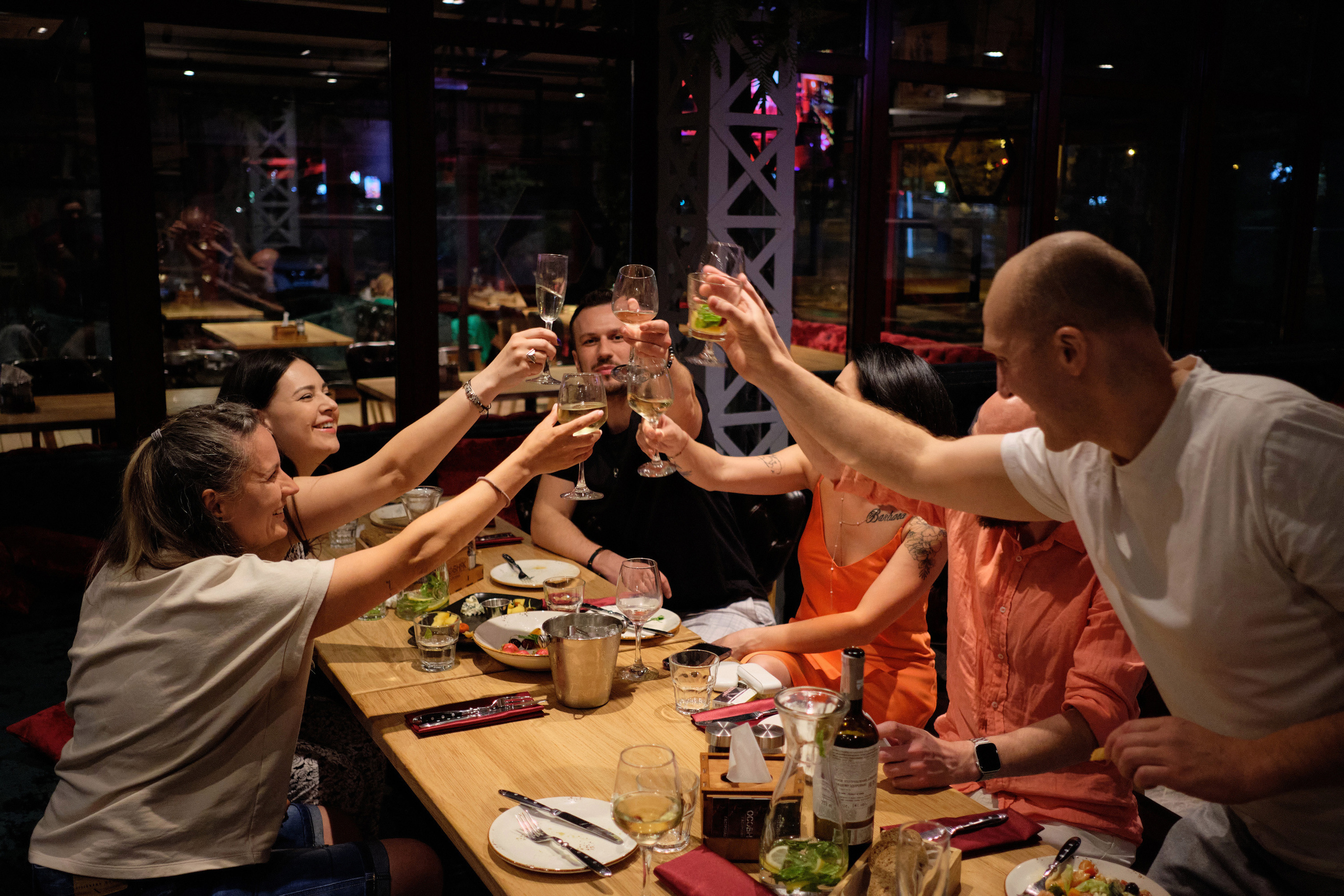 День рождения Александра в гастропабе Особняк. Репортажный фотограф Дмитрий Литвинский. Минск, Беларусь, мир