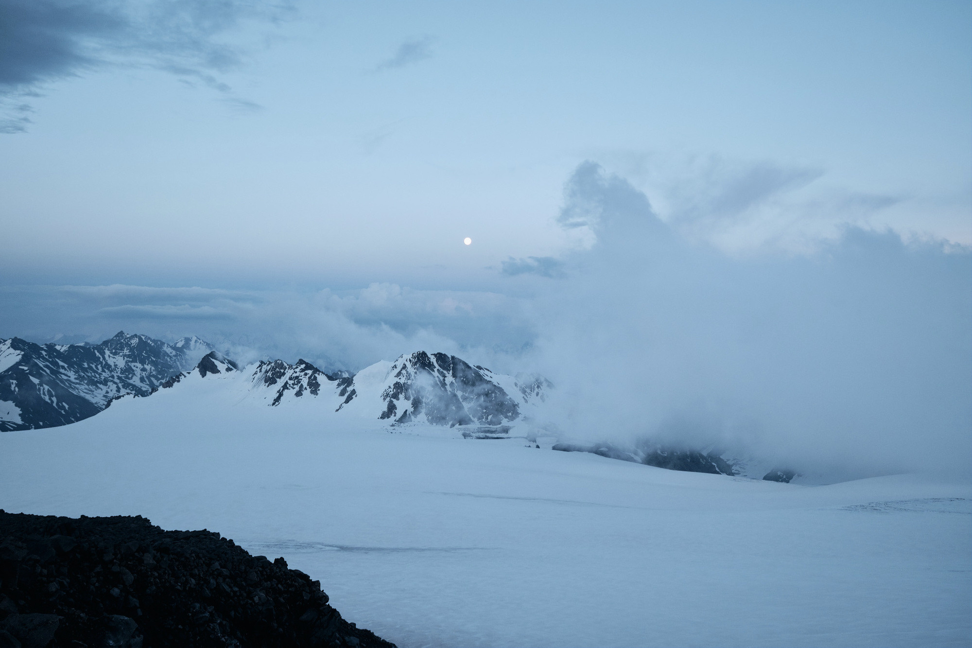 Эльбрус с востока. Июнь 2019 года. Репортажный фотограф Дмитрий Литвинский. Минск, Беларусь, мир