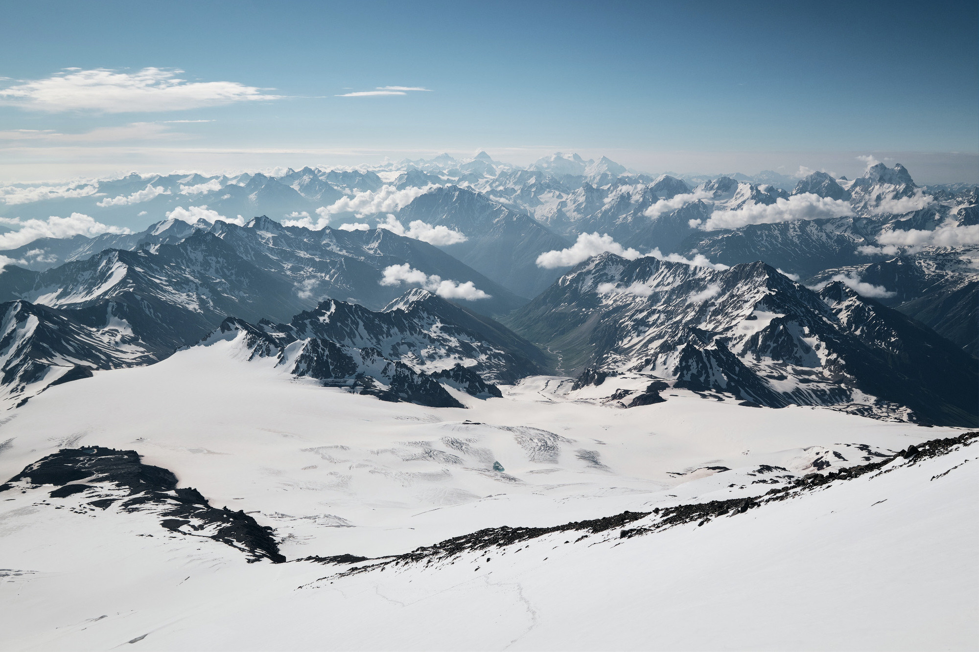 Эльбрус с востока. Июнь 2019 года. Репортажный фотограф Дмитрий Литвинский. Минск, Беларусь, мир