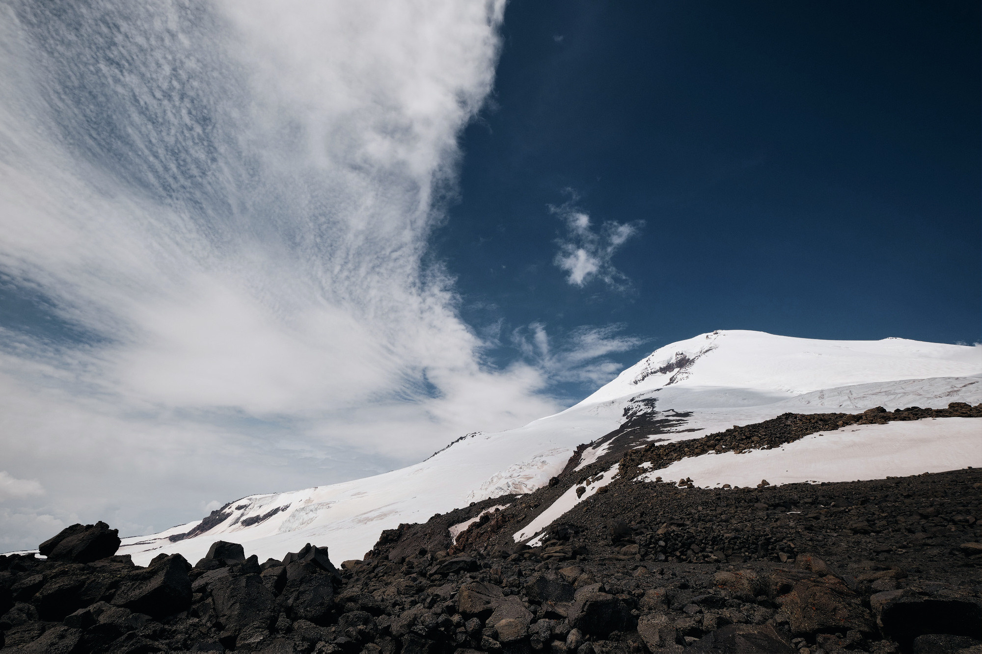 Эльбрус с востока. Июнь 2019 года. Репортажный фотограф Дмитрий Литвинский. Минск, Беларусь, мир