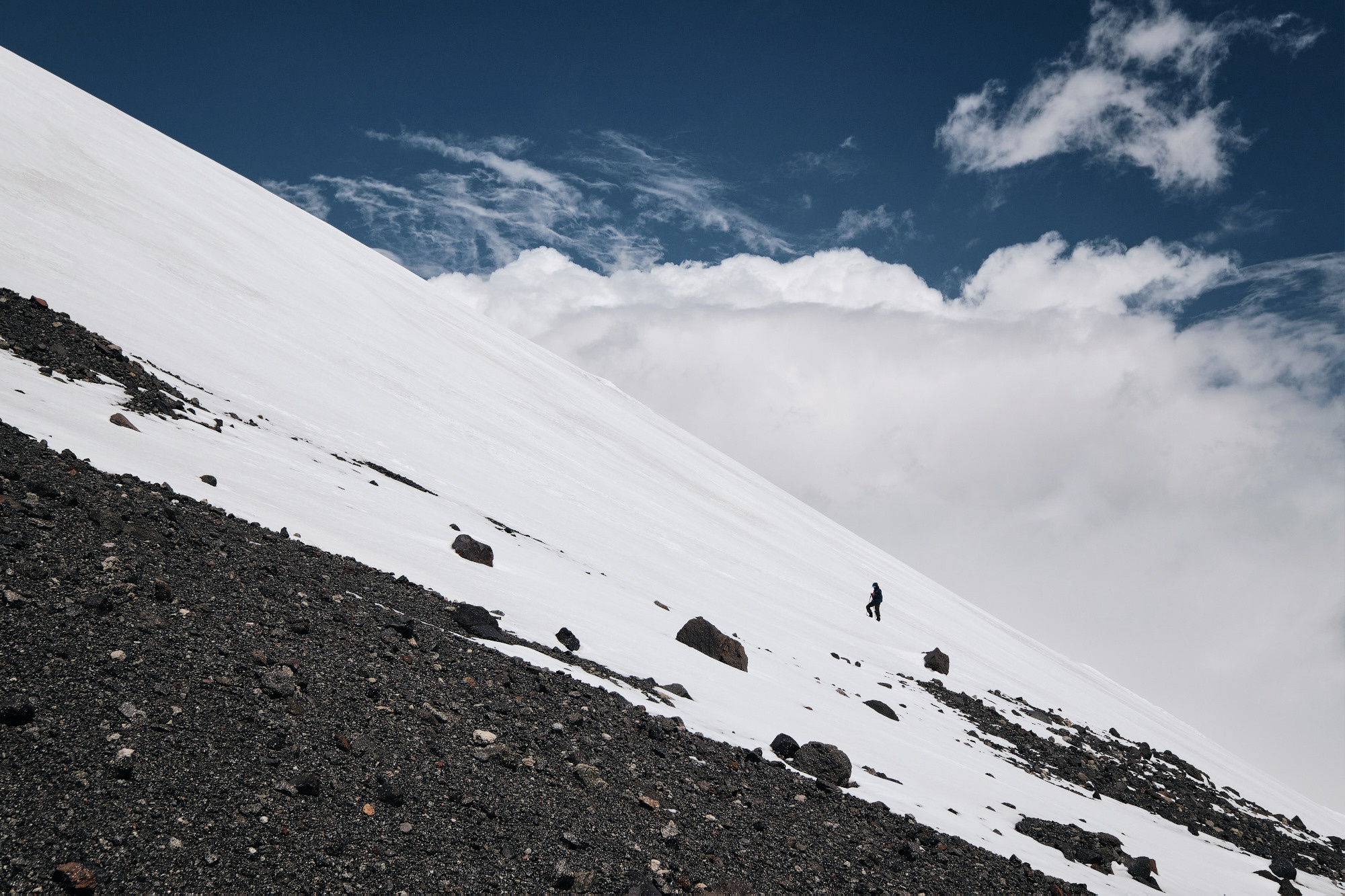 Эльбрус с востока. Июнь 2019 года. Репортажный фотограф Дмитрий Литвинский. Минск, Беларусь, мир