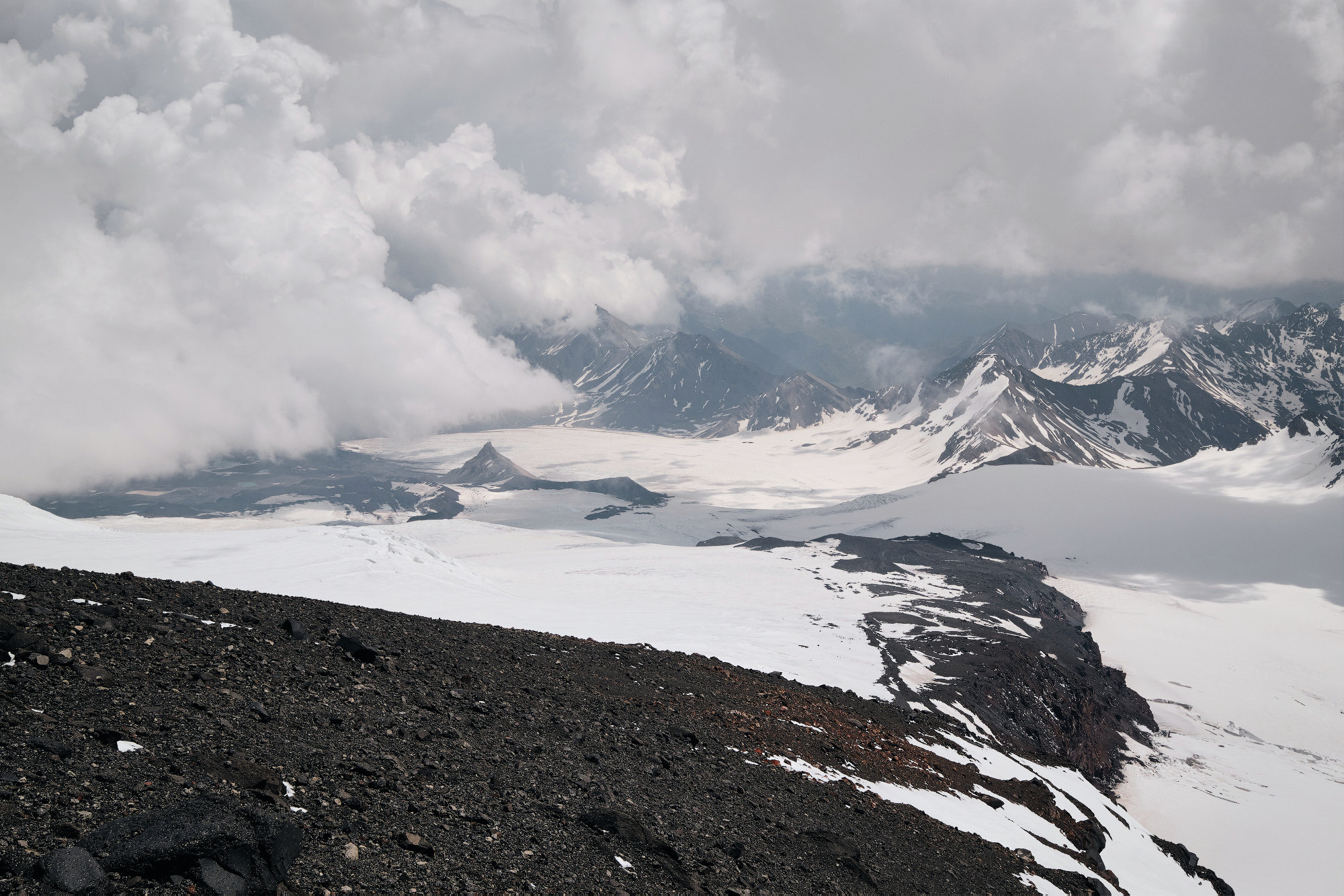 Эльбрус с востока. Июнь 2019 года. Репортажный фотограф Дмитрий Литвинский. Минск, Беларусь, мир