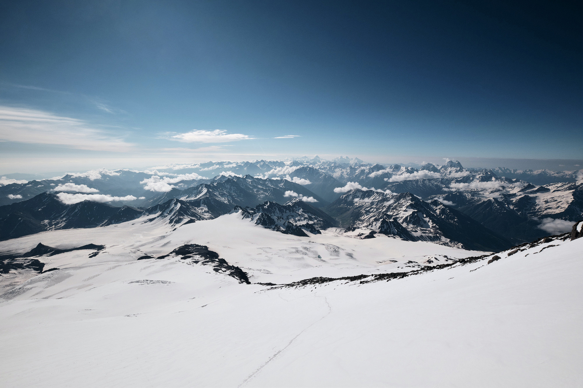 Эльбрус с востока. Июнь 2019 года. Репортажный фотограф Дмитрий Литвинский. Минск, Беларусь, мир