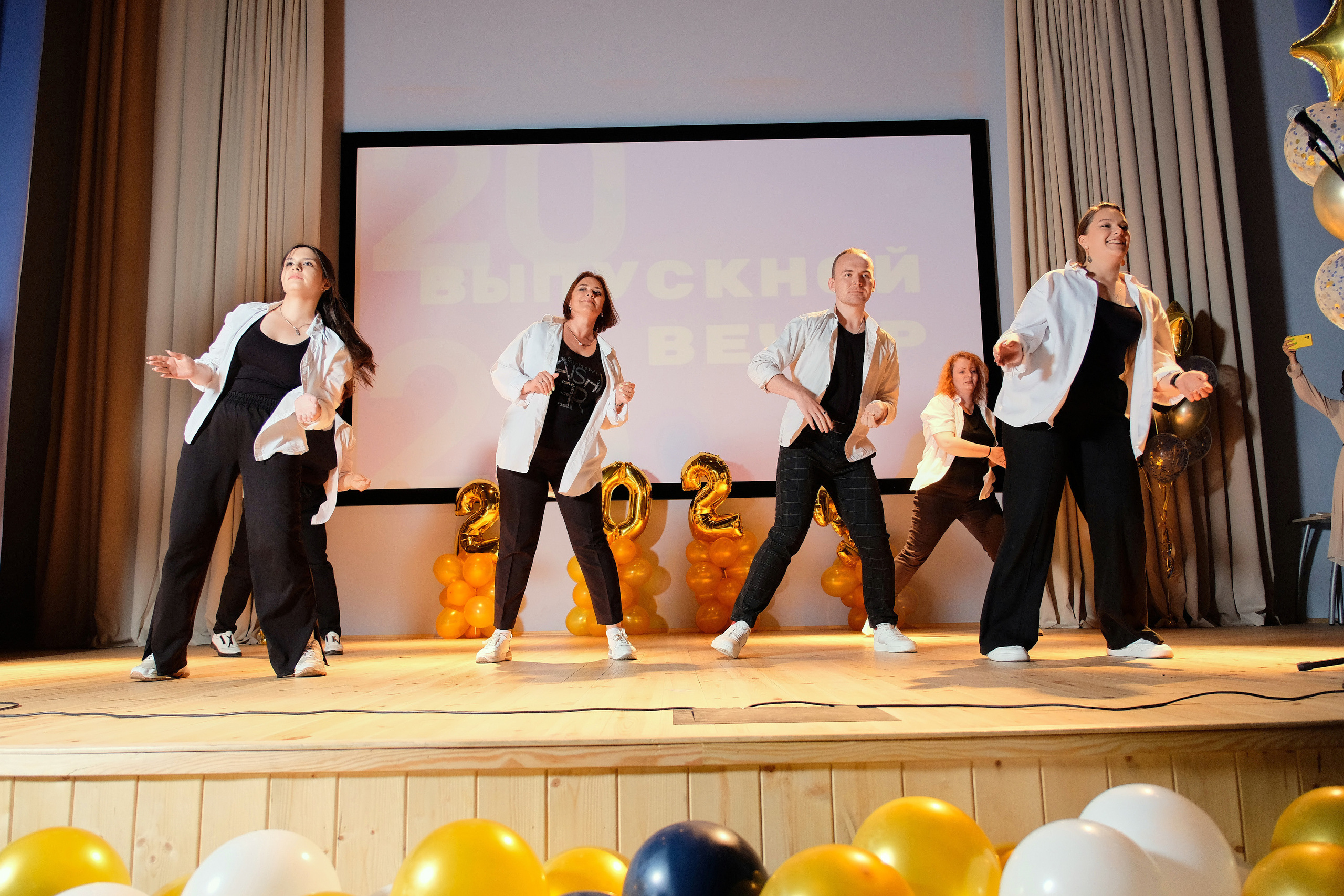Выпускной 25 гимназии г. Минска. Репортажный фотограф Дмитрий Литвинский. Минск, Беларусь, мир