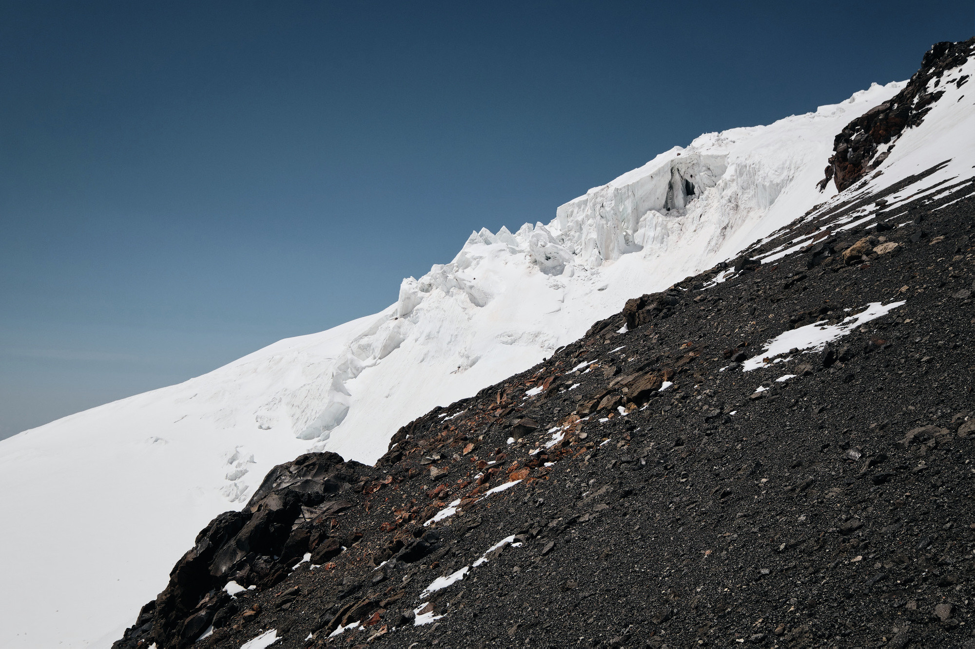 Эльбрус с востока. Июнь 2019 года. Репортажный фотограф Дмитрий Литвинский. Минск, Беларусь, мир
