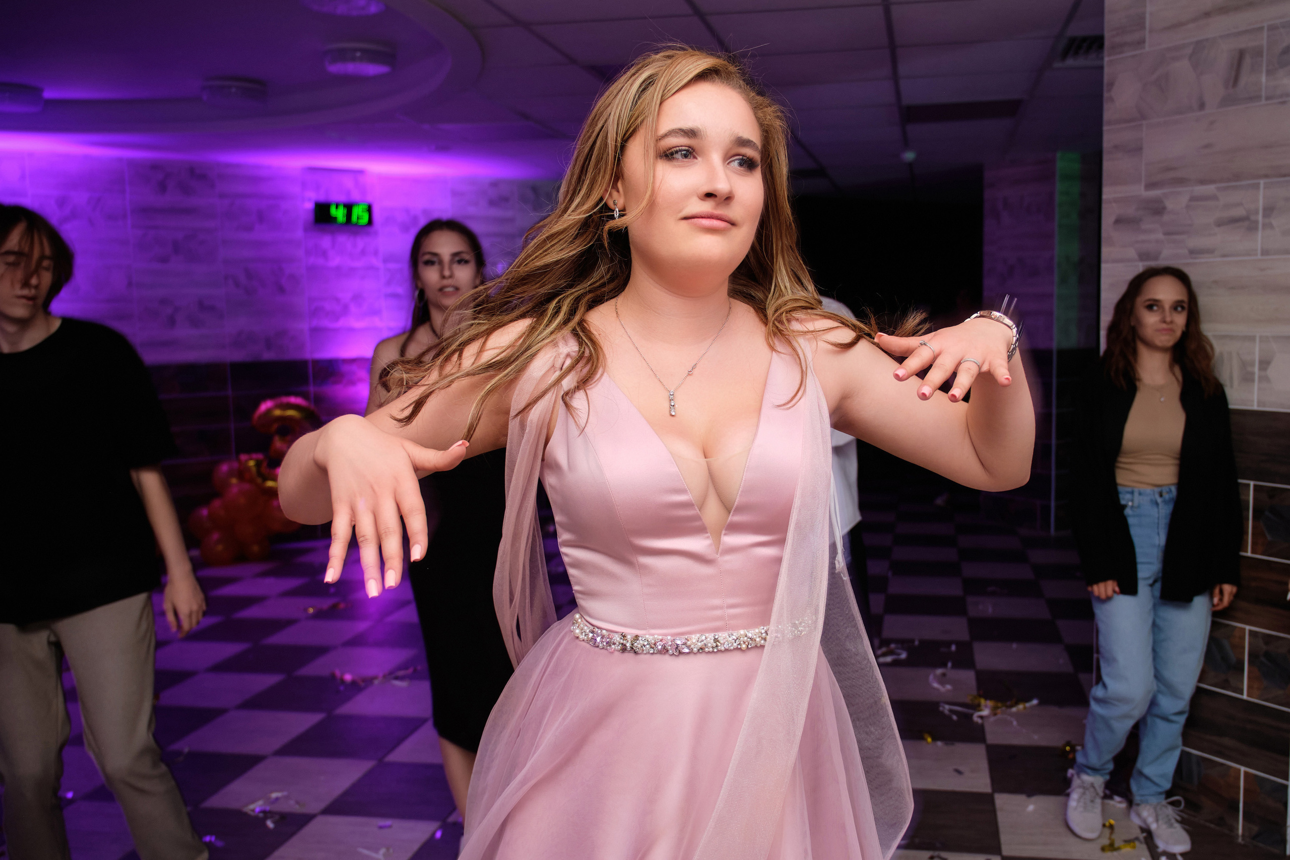 Выпускной 25 гимназии г. Минска. Репортажный фотограф Дмитрий Литвинский. Минск, Беларусь, мир