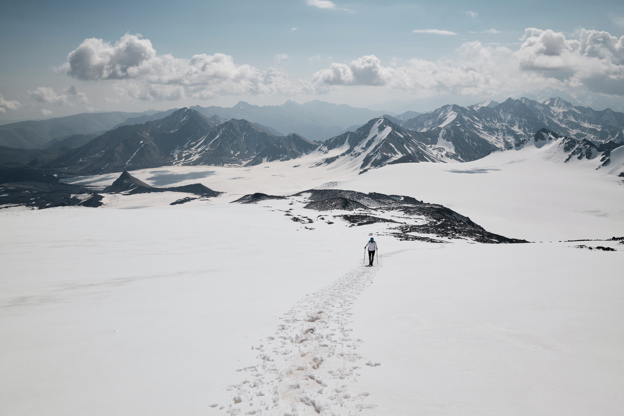 Эльбрус с востока. Июнь 2019 года. Репортажный фотограф Дмитрий Литвинский. Минск, Беларусь, мир