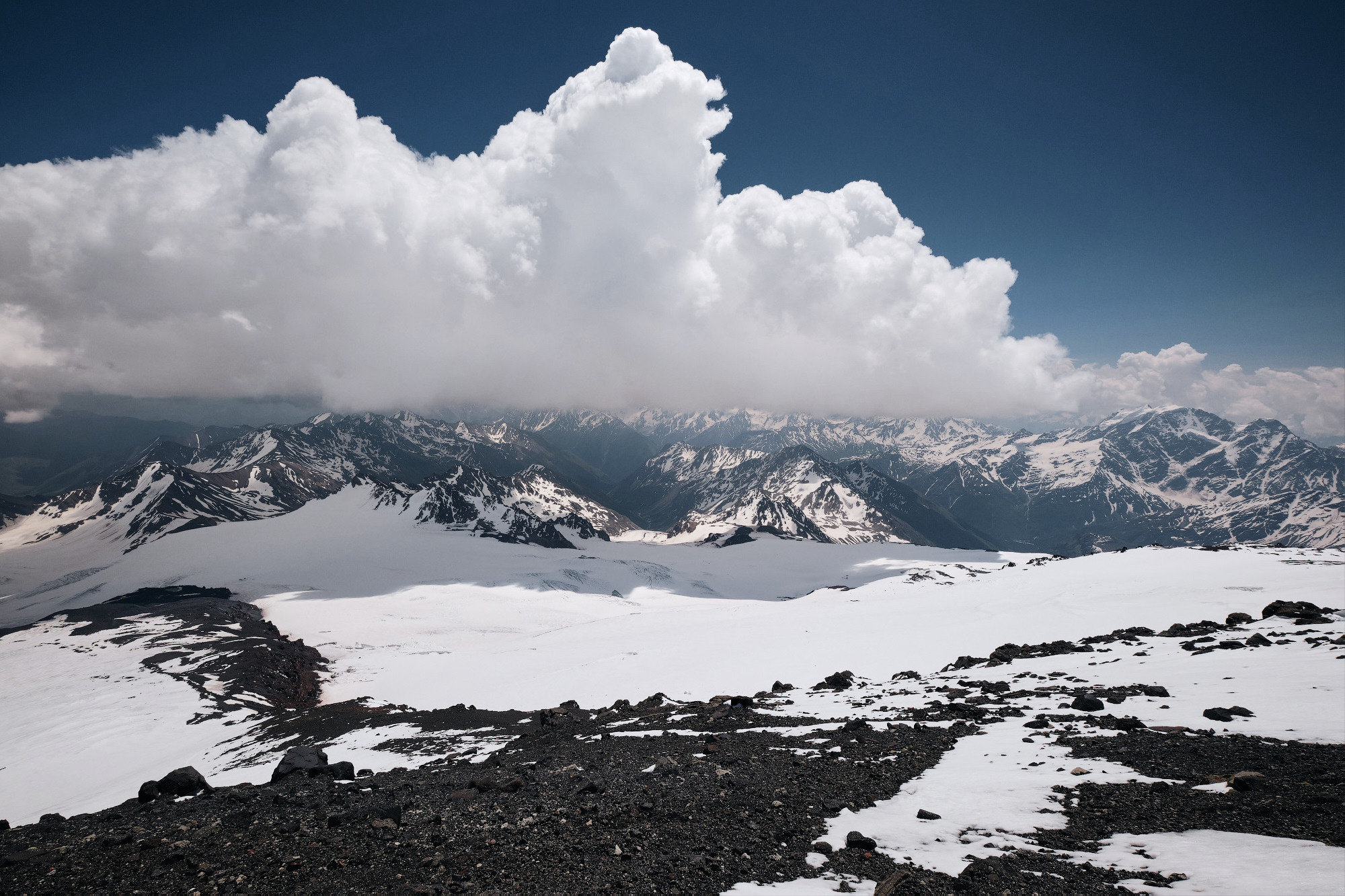 Эльбрус с востока. Июнь 2019 года. Репортажный фотограф Дмитрий Литвинский. Минск, Беларусь, мир