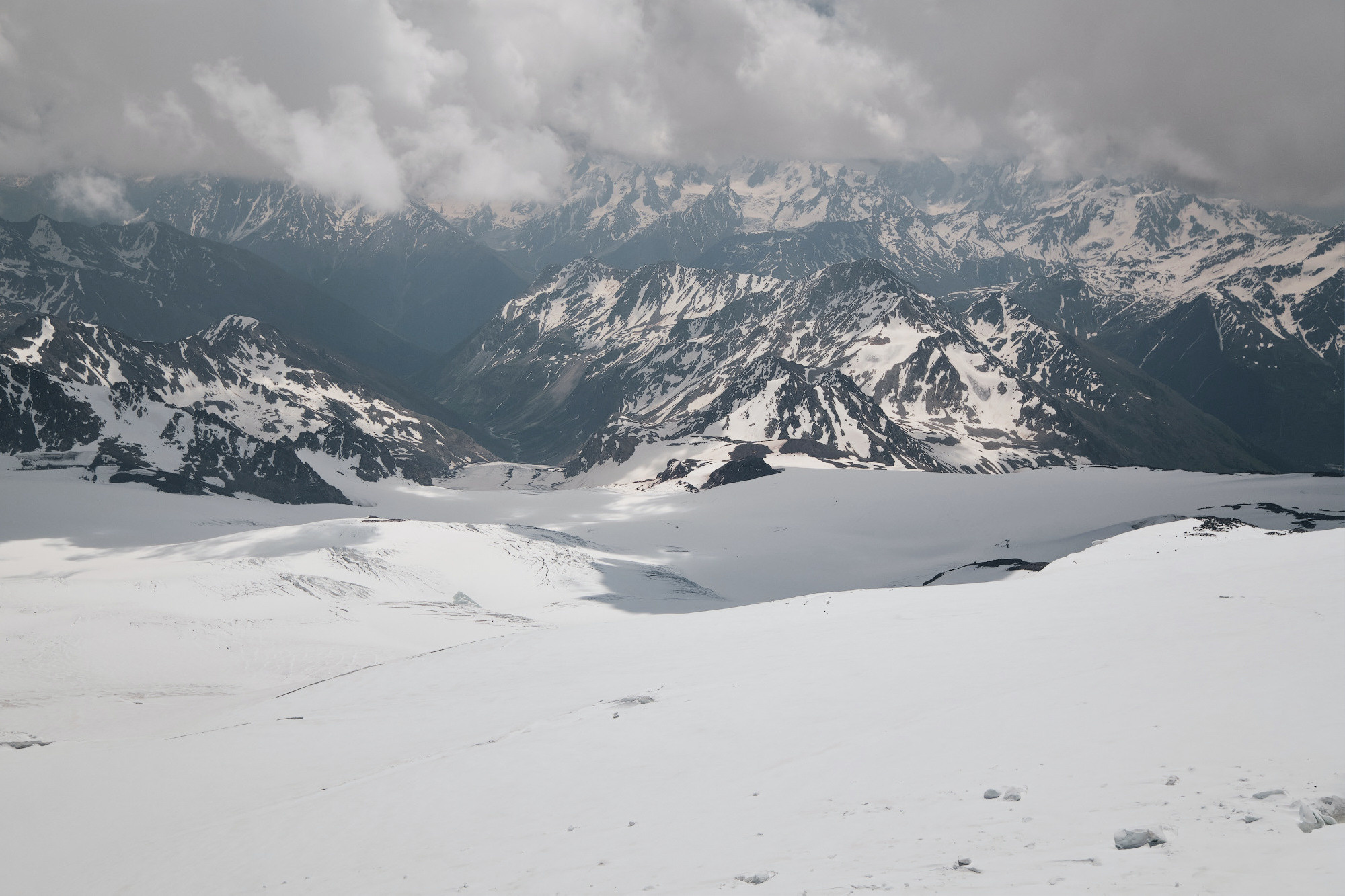 Эльбрус с востока. Июнь 2019 года. Репортажный фотограф Дмитрий Литвинский. Минск, Беларусь, мир