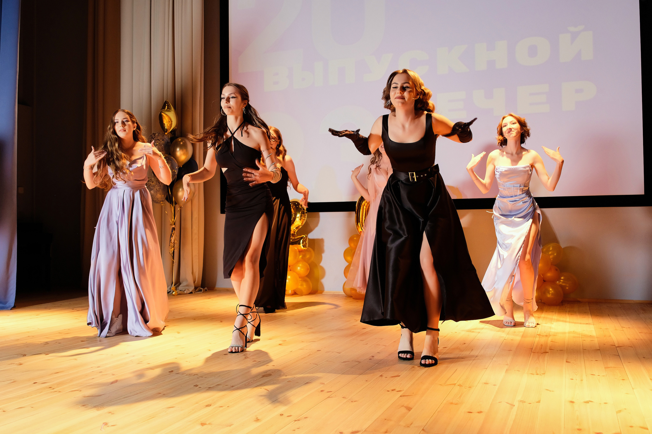 Выпускной 25 гимназии г. Минска. Репортажный фотограф Дмитрий Литвинский. Минск, Беларусь, мир