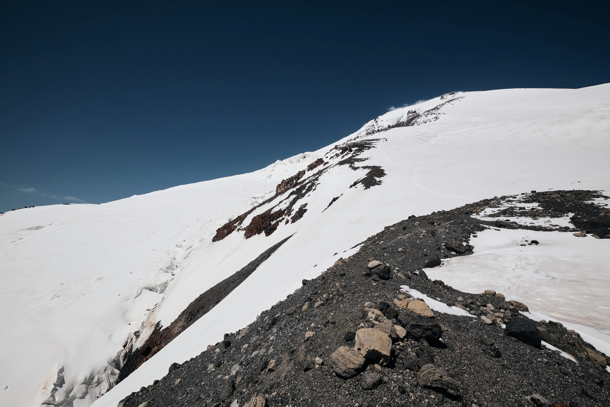 Эльбрус с востока. Июнь 2019 года. Репортажный фотограф Дмитрий Литвинский. Минск, Беларусь, мир