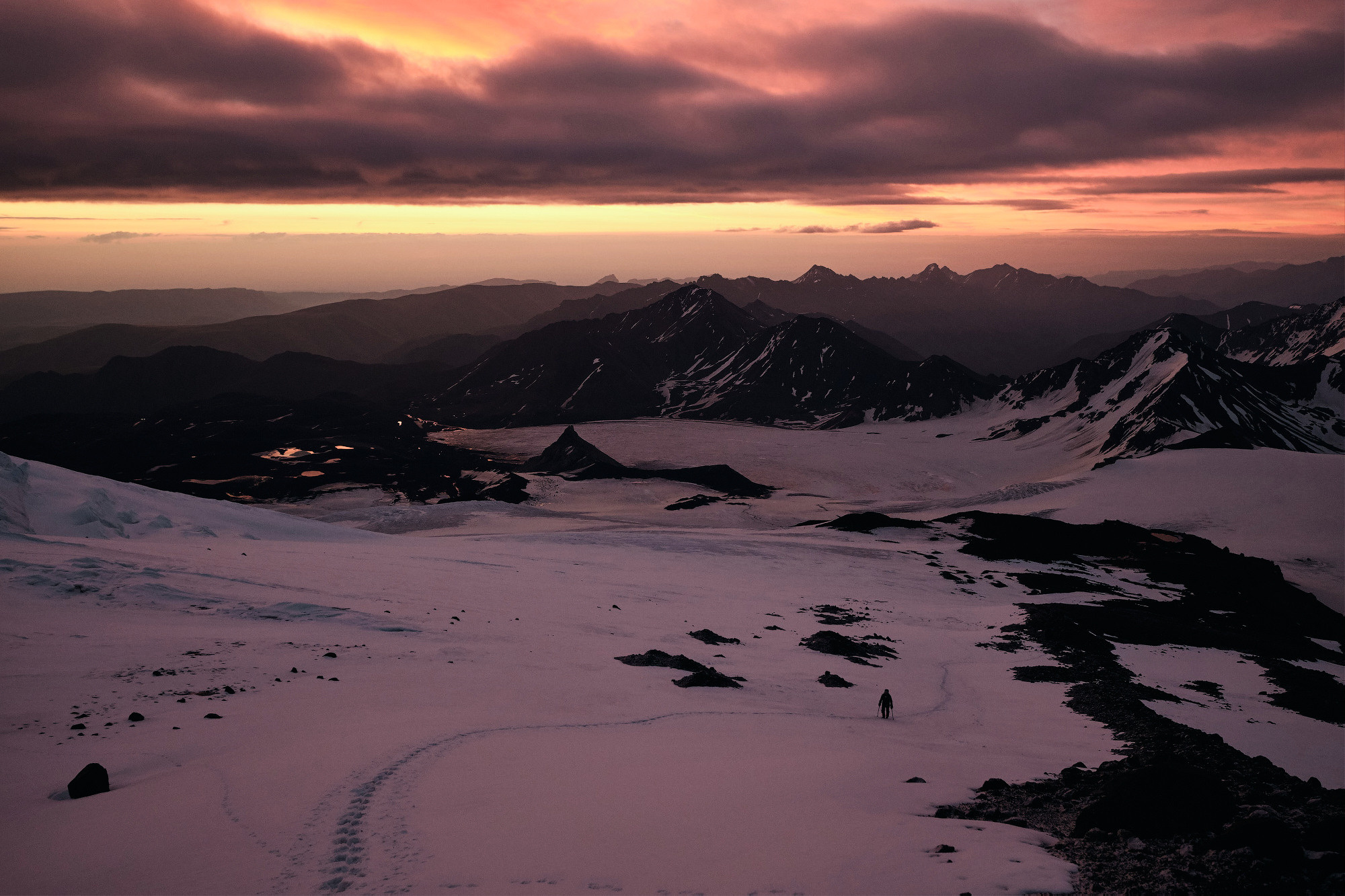 Эльбрус с востока. Июнь 2019 года. Репортажный фотограф Дмитрий Литвинский. Минск, Беларусь, мир