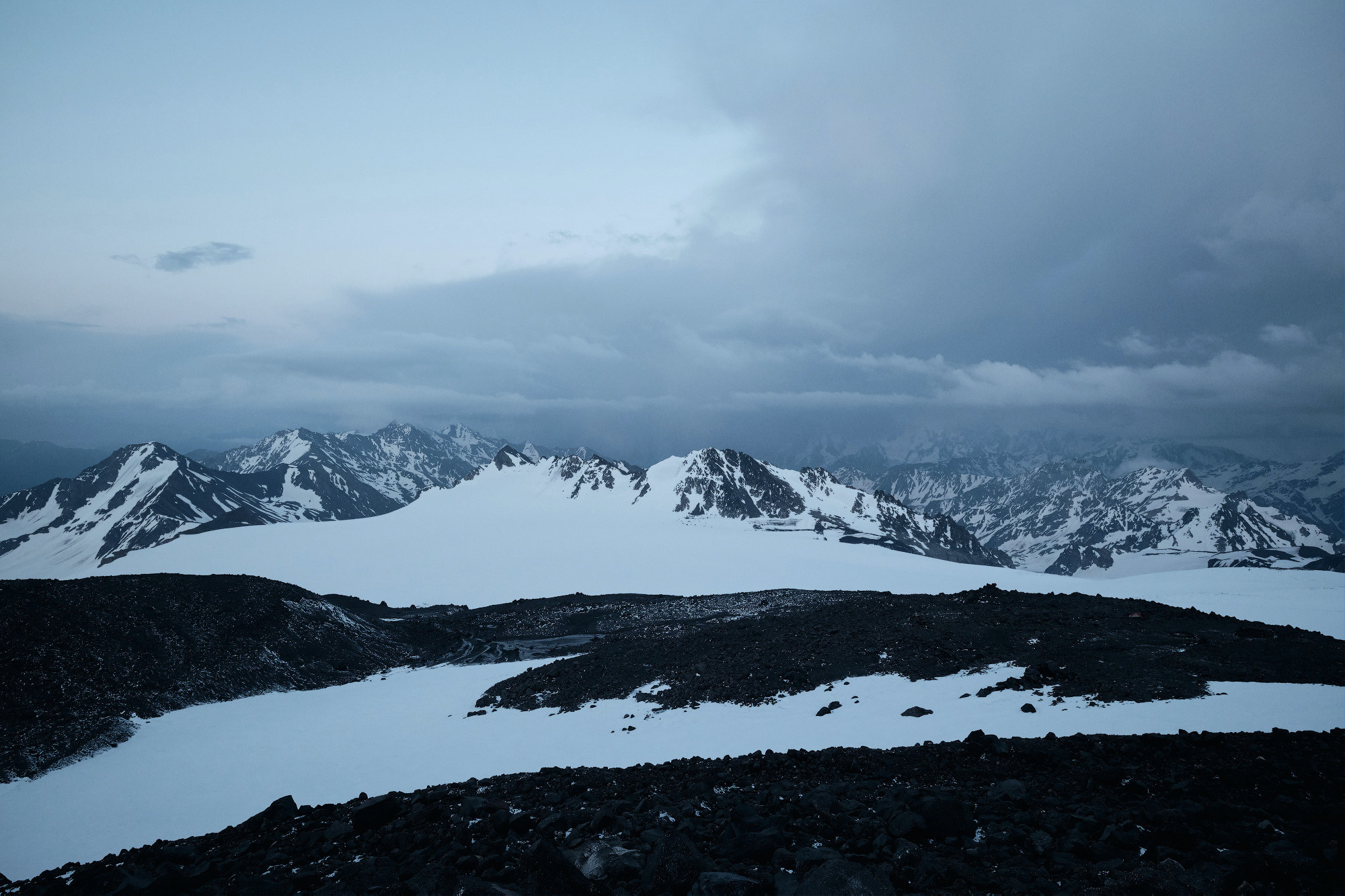 Эльбрус с востока. Июнь 2019 года. Репортажный фотограф Дмитрий Литвинский. Минск, Беларусь, мир